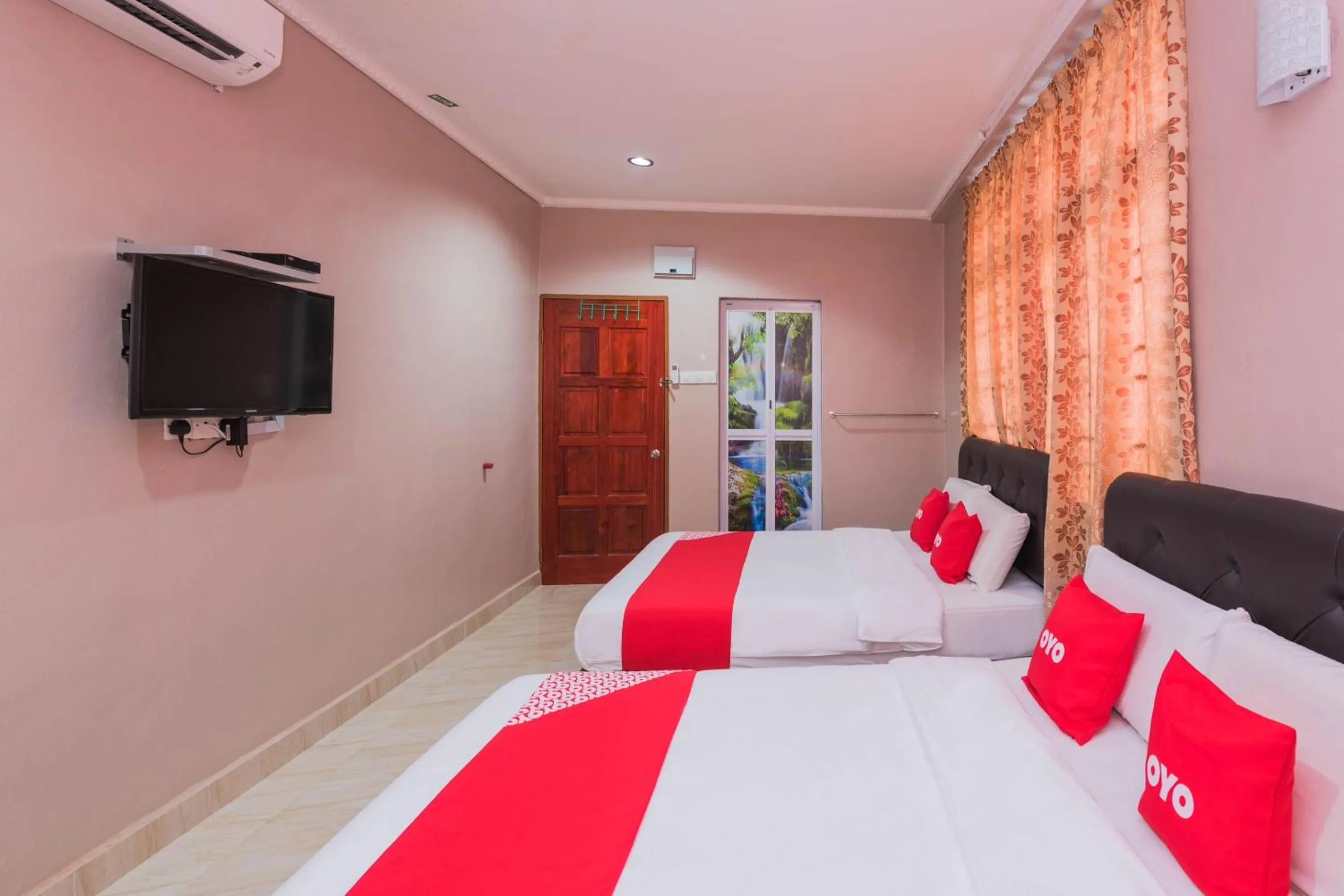 Bedroom, Bed in Hotel O Rg Motel