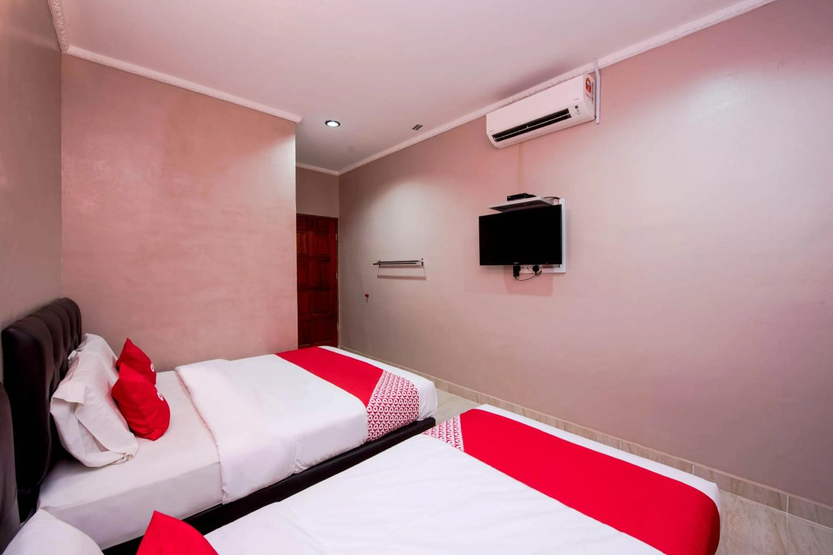 Bedroom, Bed in Hotel O Rg Motel