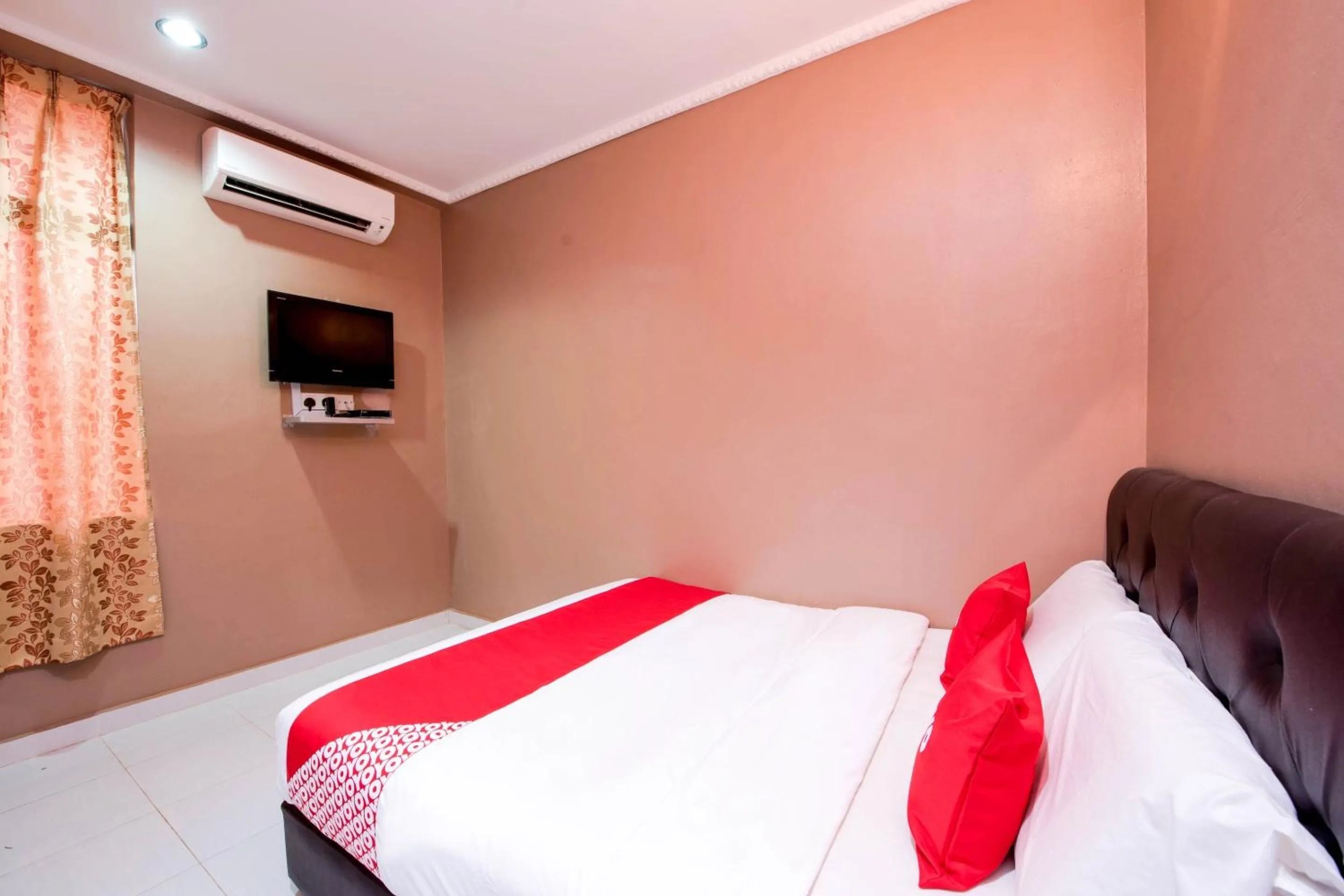 Bedroom, Bed in Hotel O Rg Motel