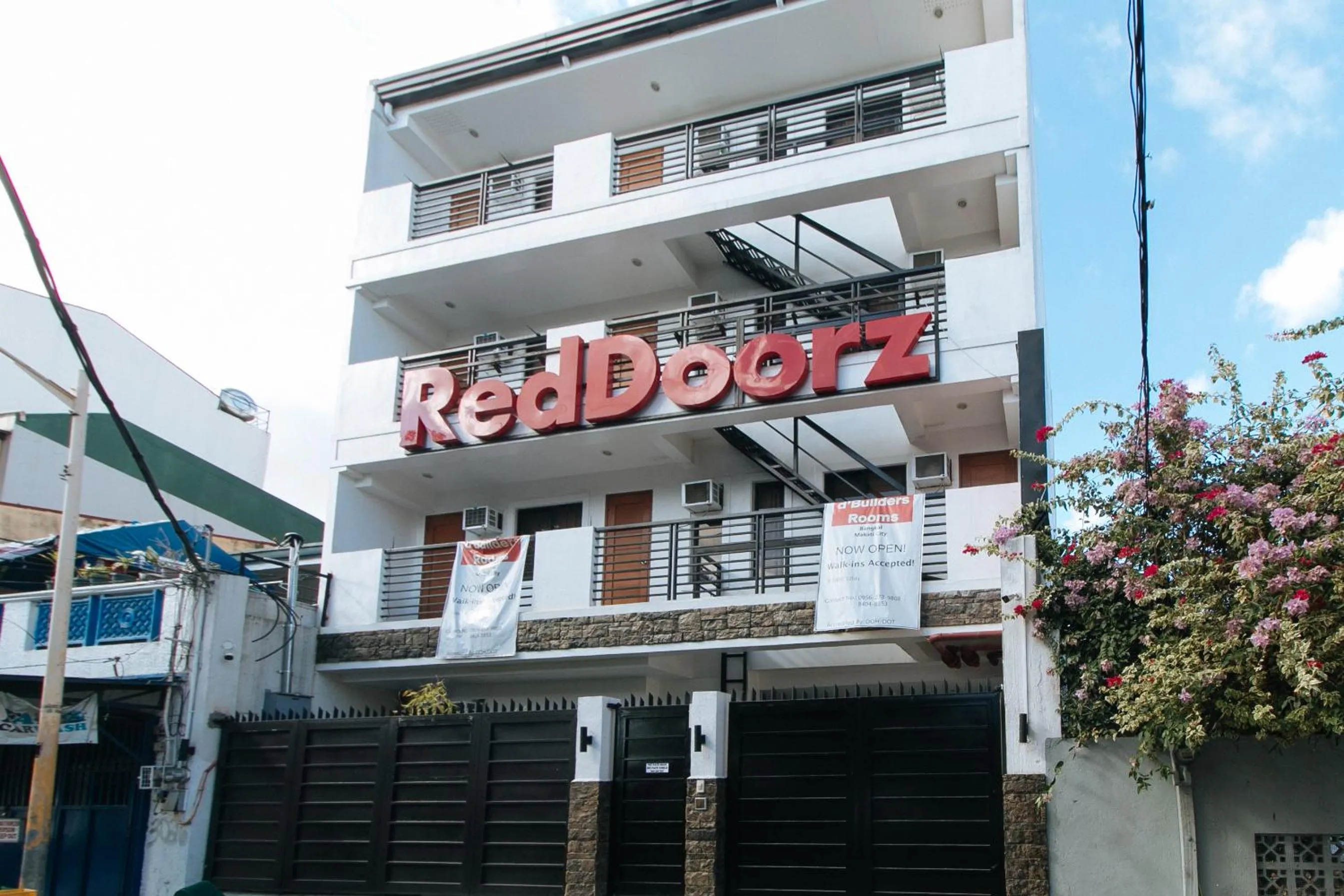 Property building in RedDoorz at DBuilders Rooms Bangkal Makati