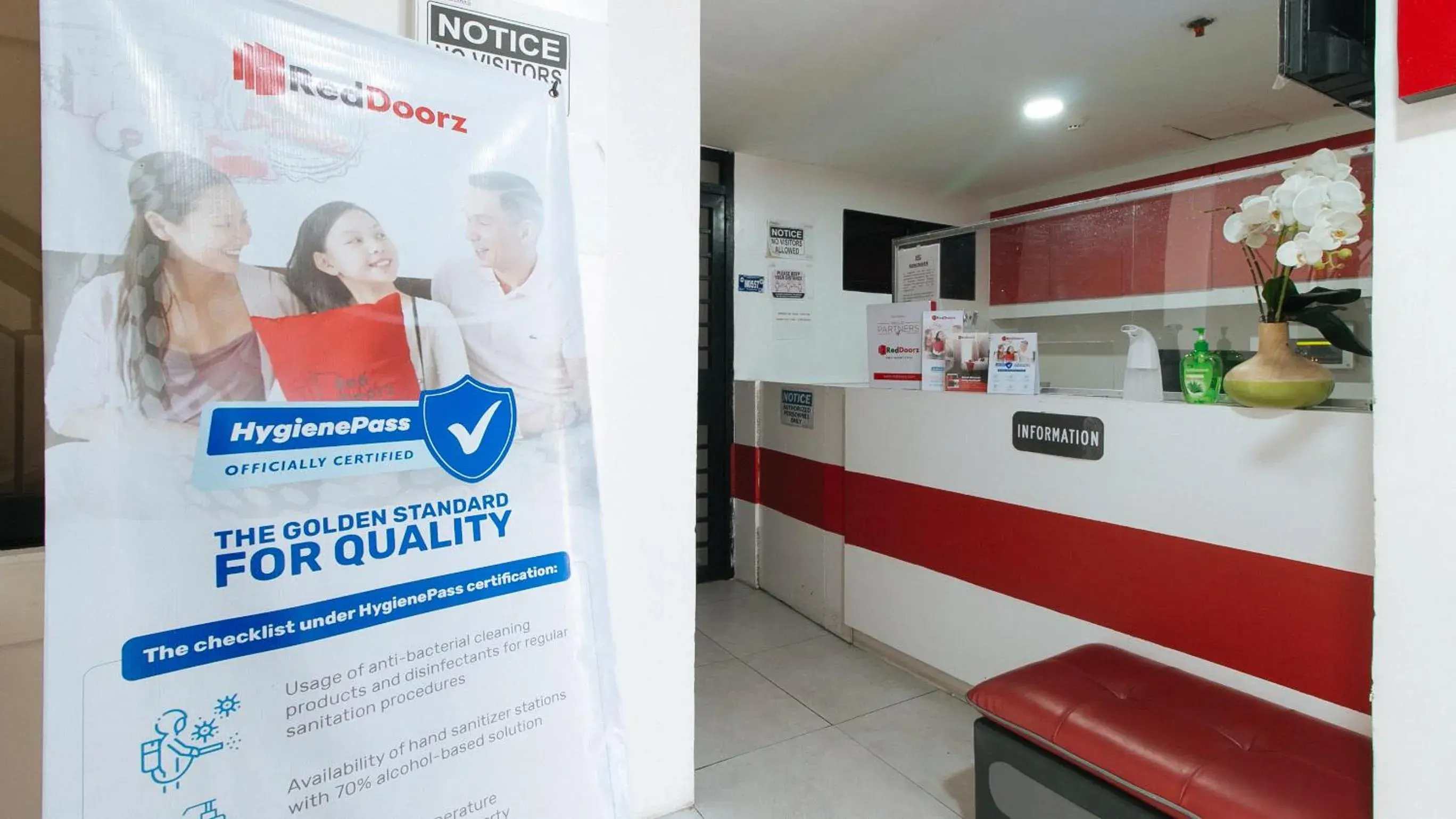 Lobby or reception in RedDoorz at DBuilders Rooms Bangkal Makati Lobby or reception in RedDoorz at DBuilders Rooms Bangkal Makati