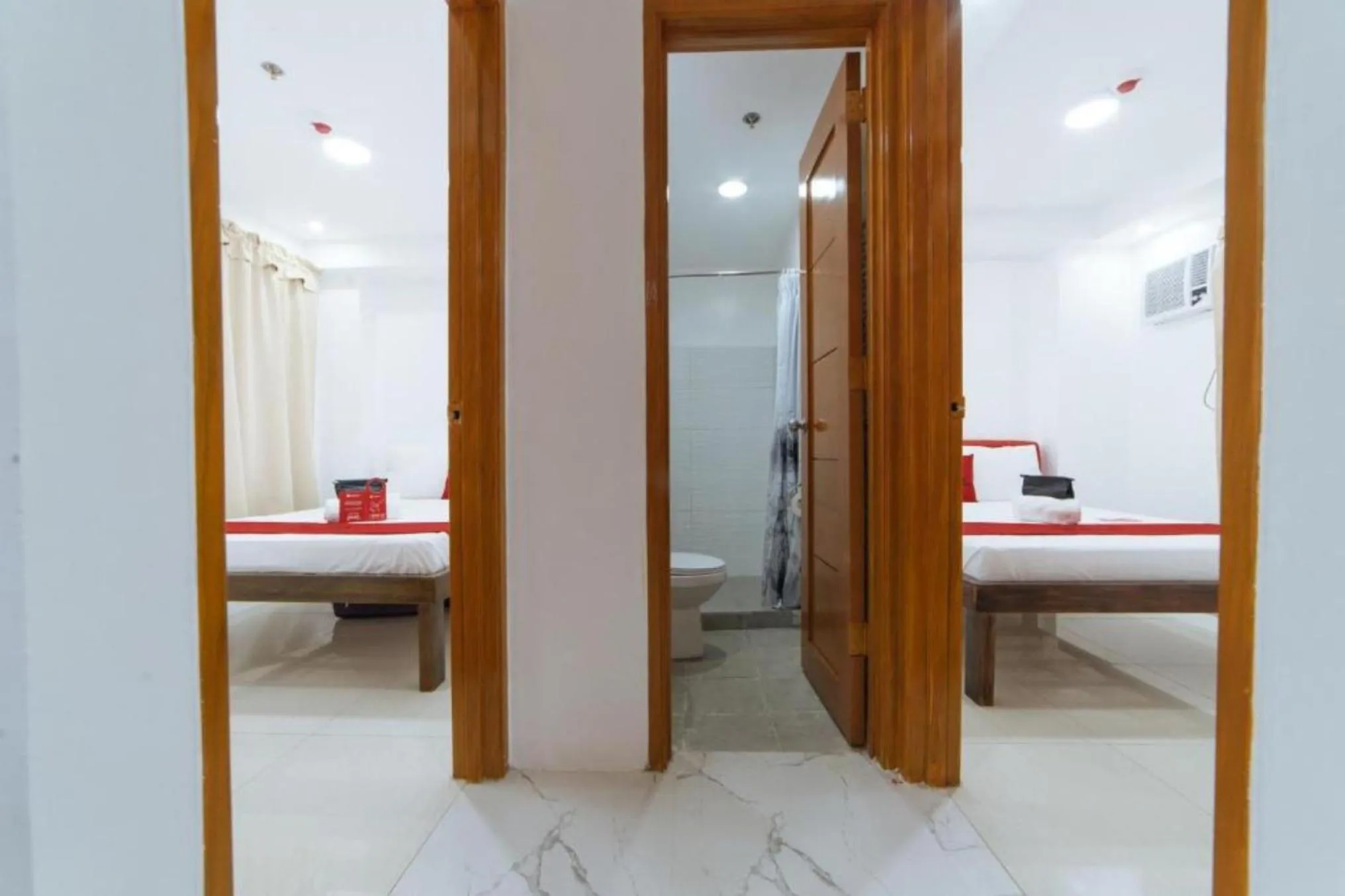 Bathroom, Bed in RedDoorz at DBuilders Rooms Bangkal Makati