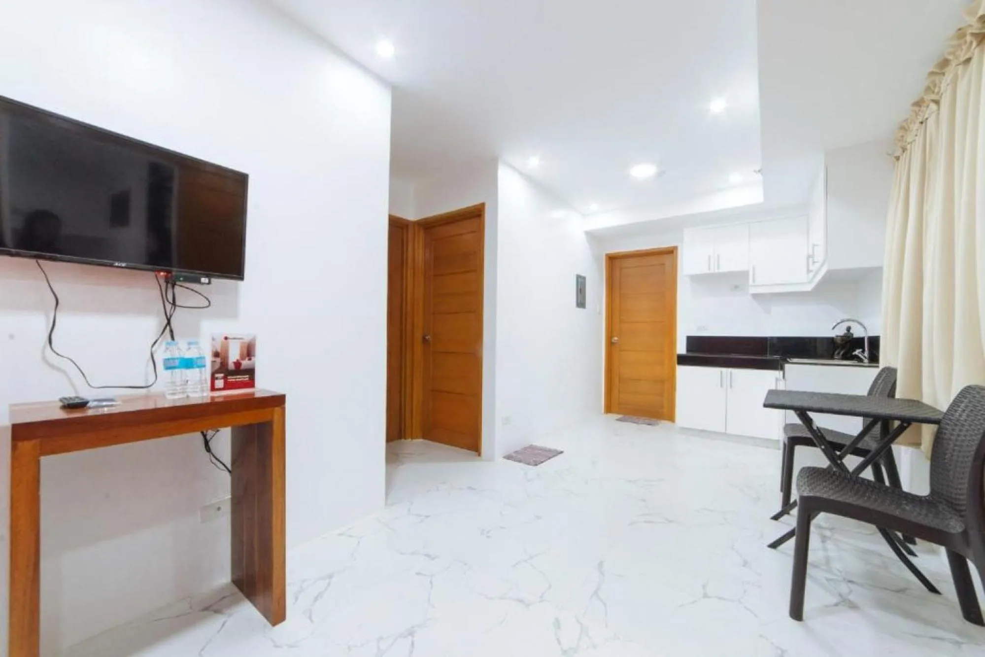 TV and multimedia in RedDoorz at DBuilders Rooms Bangkal Makati