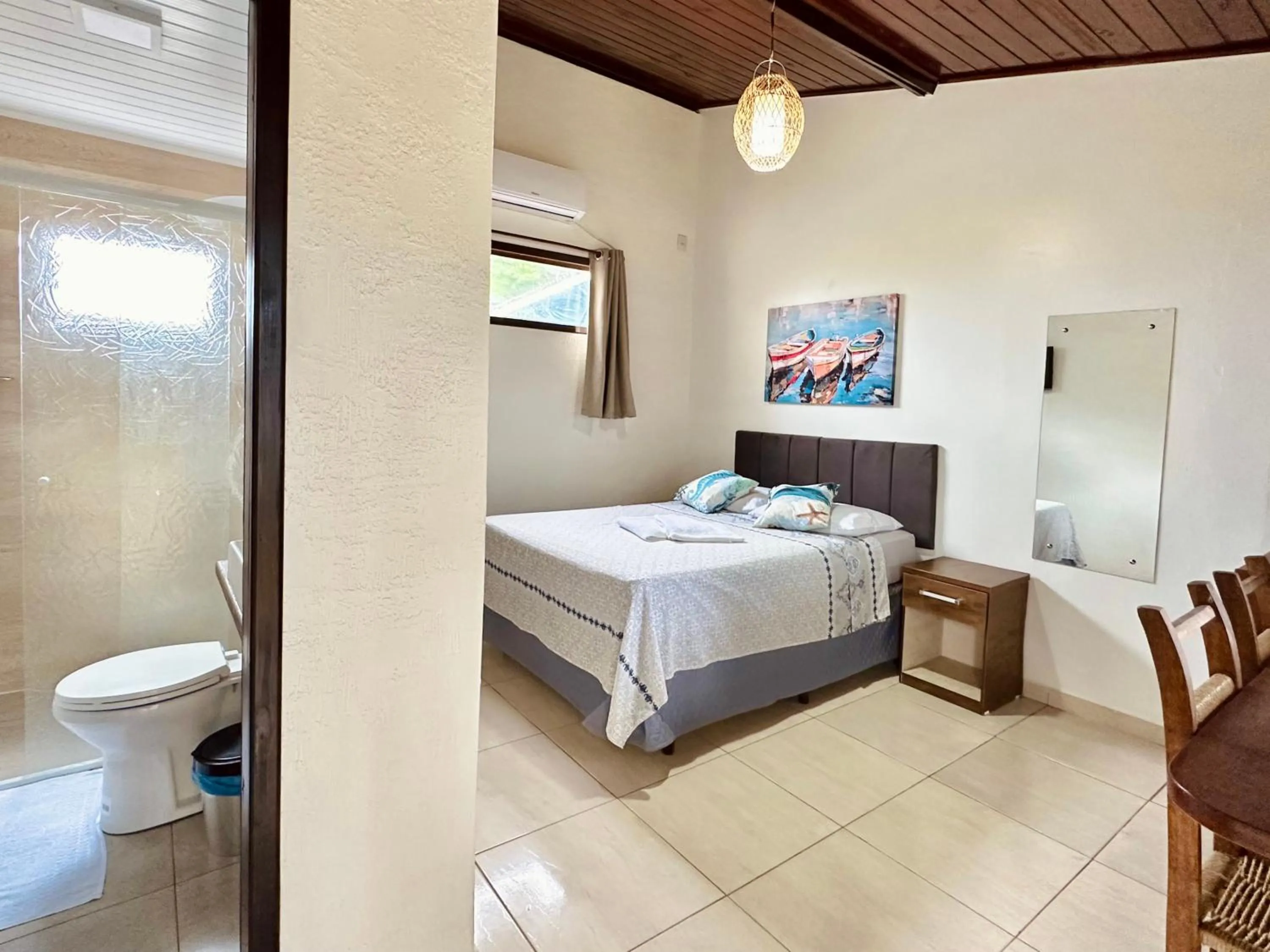 Toilet, Bed in Pousada Lagoa Encantada