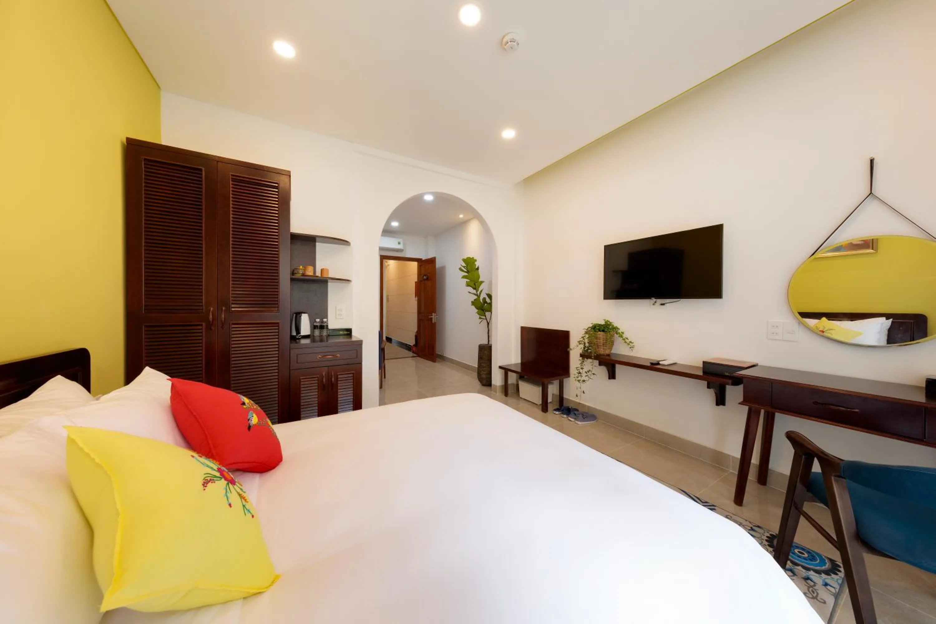 Communal lounge/ TV room, Bed in Chez Mimosa Petite - Free Laundry