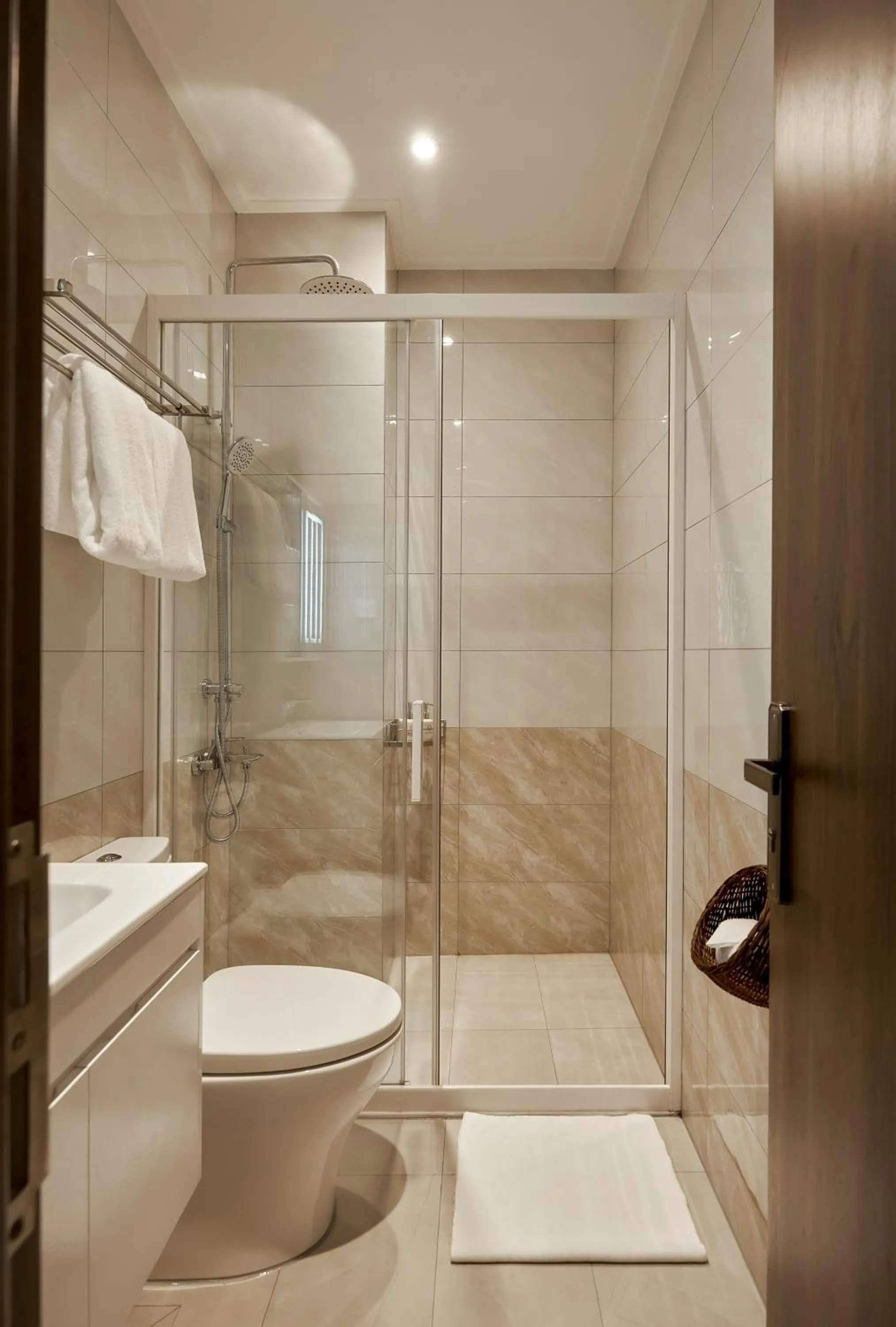 Bathroom in Chez Mimosa Petite - Free Laundry