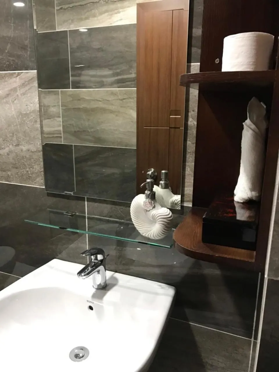 Bathroom in Chez Mimosa Petite - Free Laundry