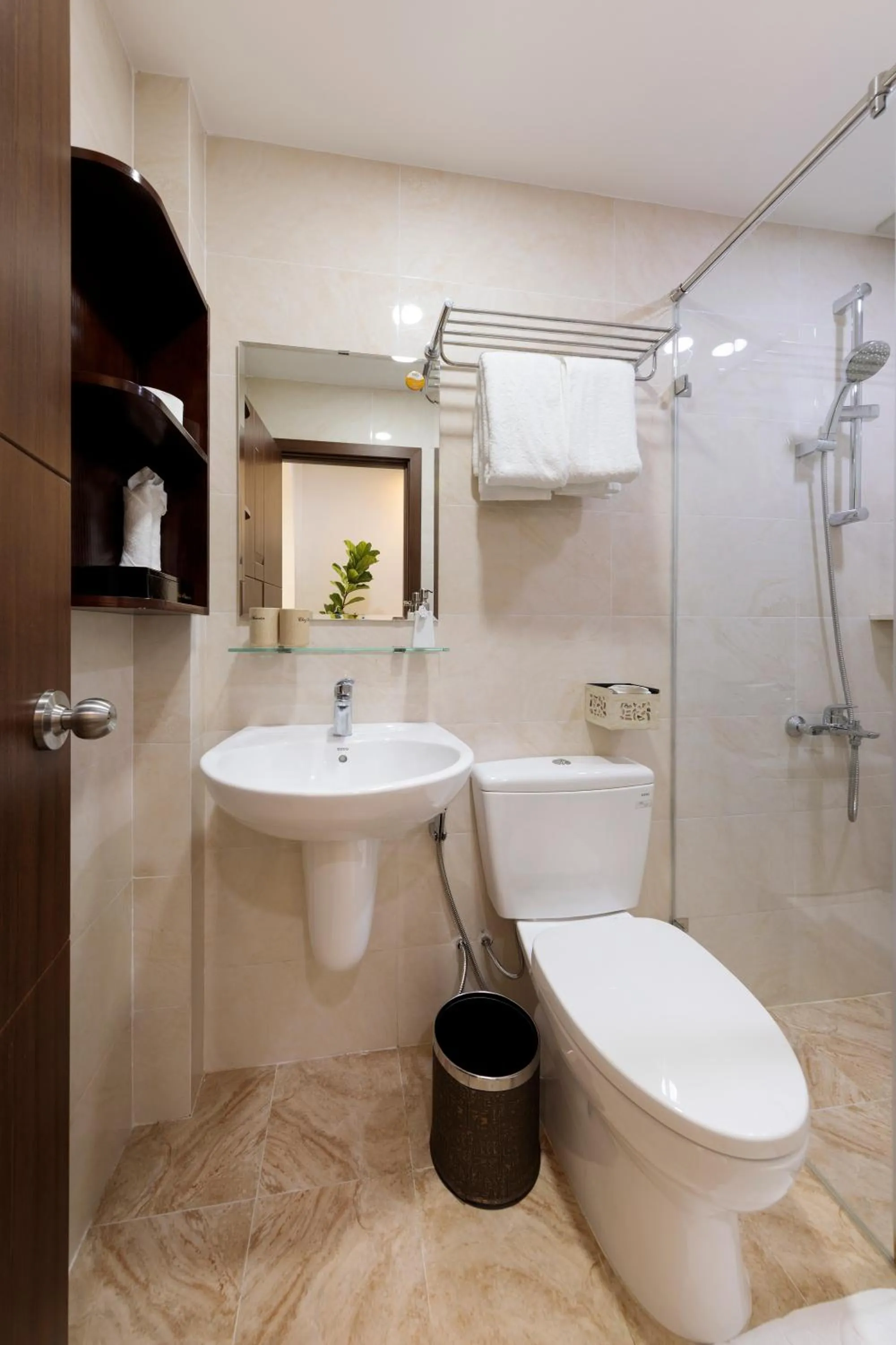 Bathroom in Chez Mimosa Petite - Free Laundry