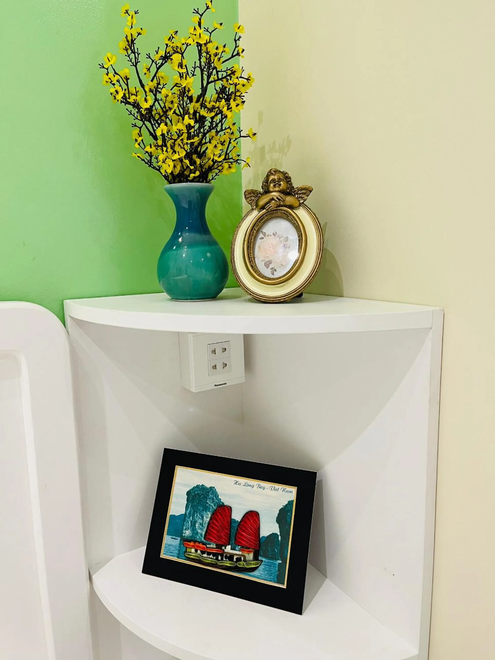 Decorative detail in Chez Mimosa Petite - Free Laundry