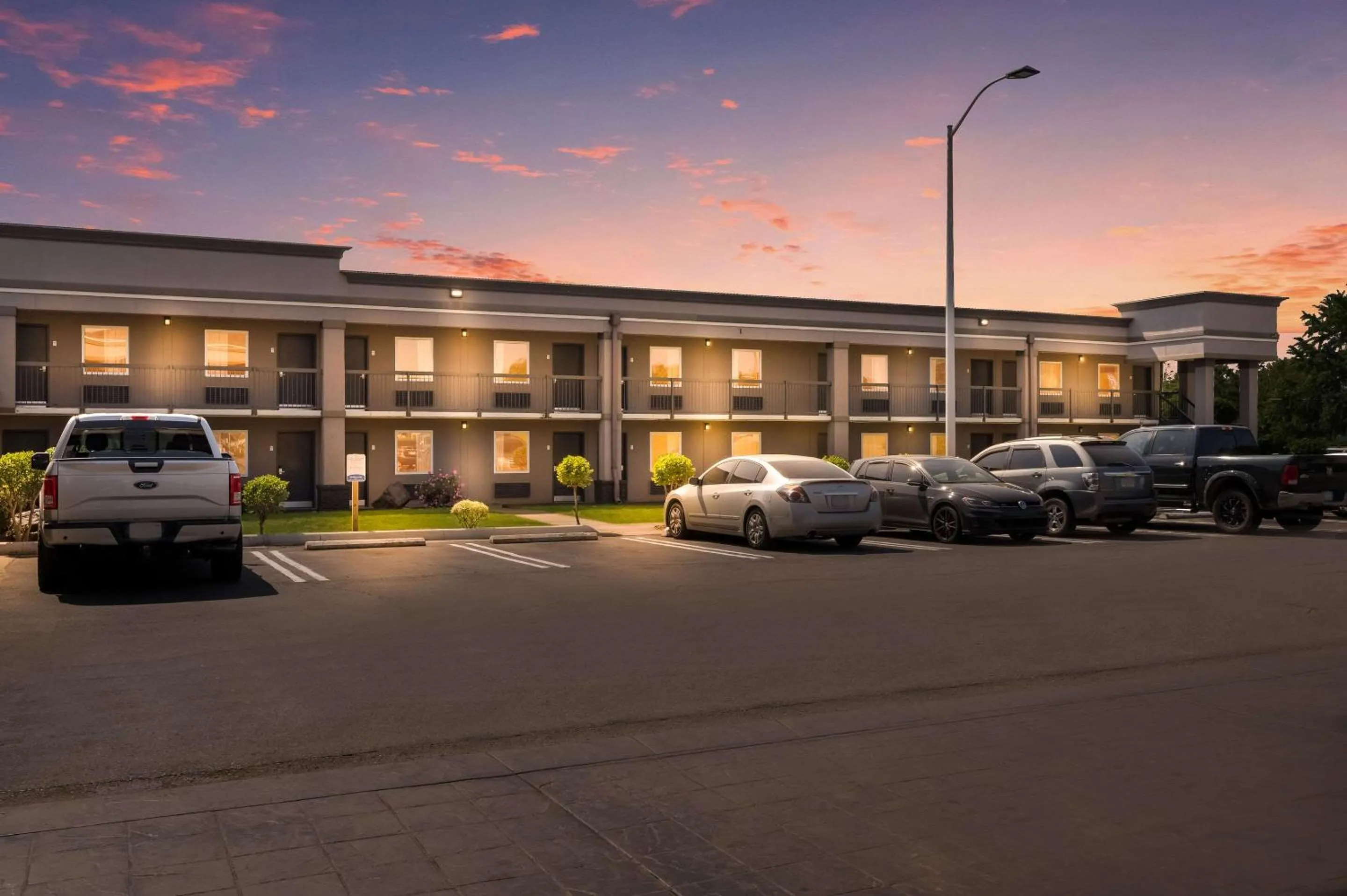 Property building in Clarion Inn & Suites Russellville I-40