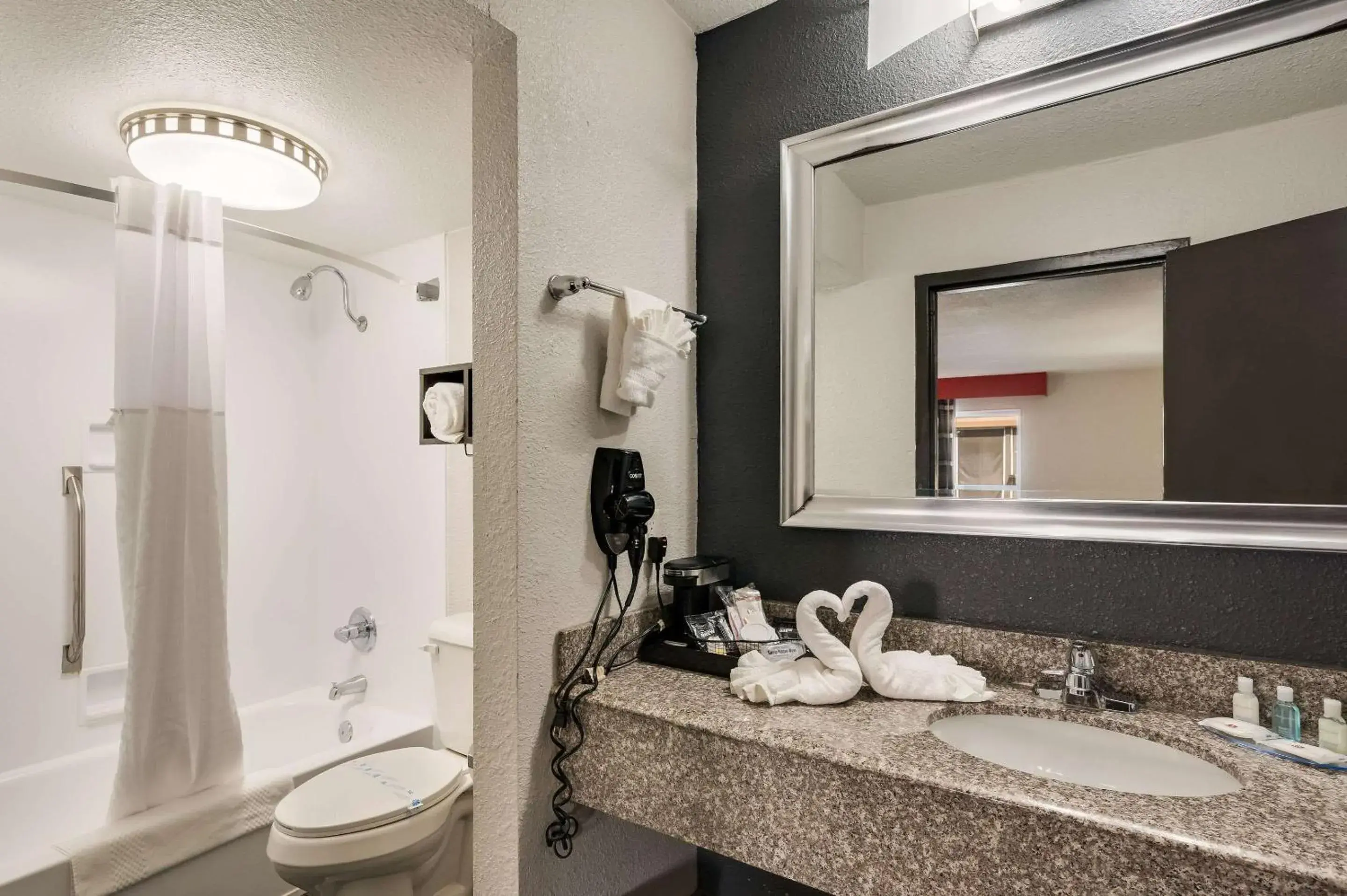 Bedroom in Clarion Inn & Suites Russellville I-40 Bedroom in Clarion Inn & Suites Russellville I-40