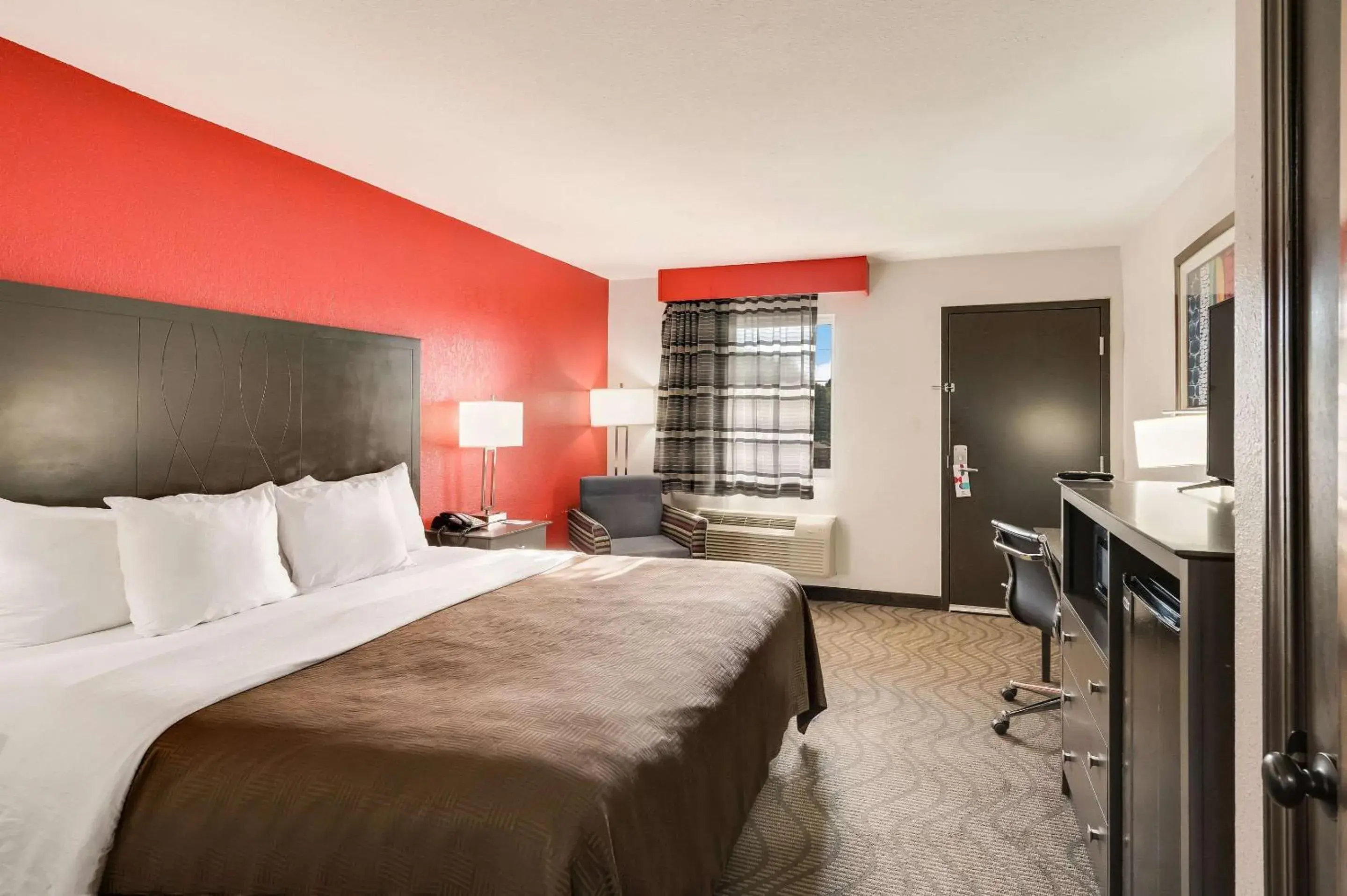 Bedroom in Clarion Inn & Suites Russellville I-40 Bedroom in Clarion Inn & Suites Russellville I-40