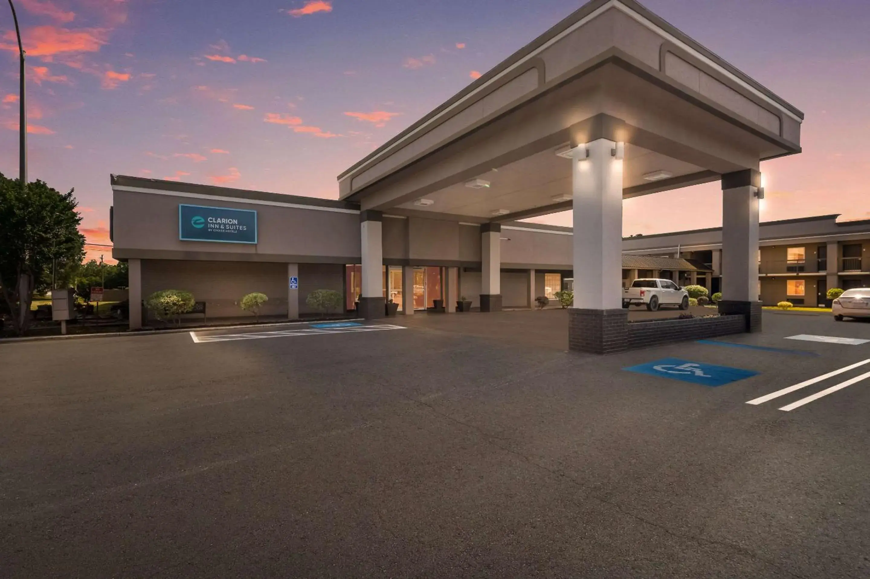 Property building in Clarion Inn & Suites Russellville I-40 Property building in Clarion Inn & Suites Russellville I-40