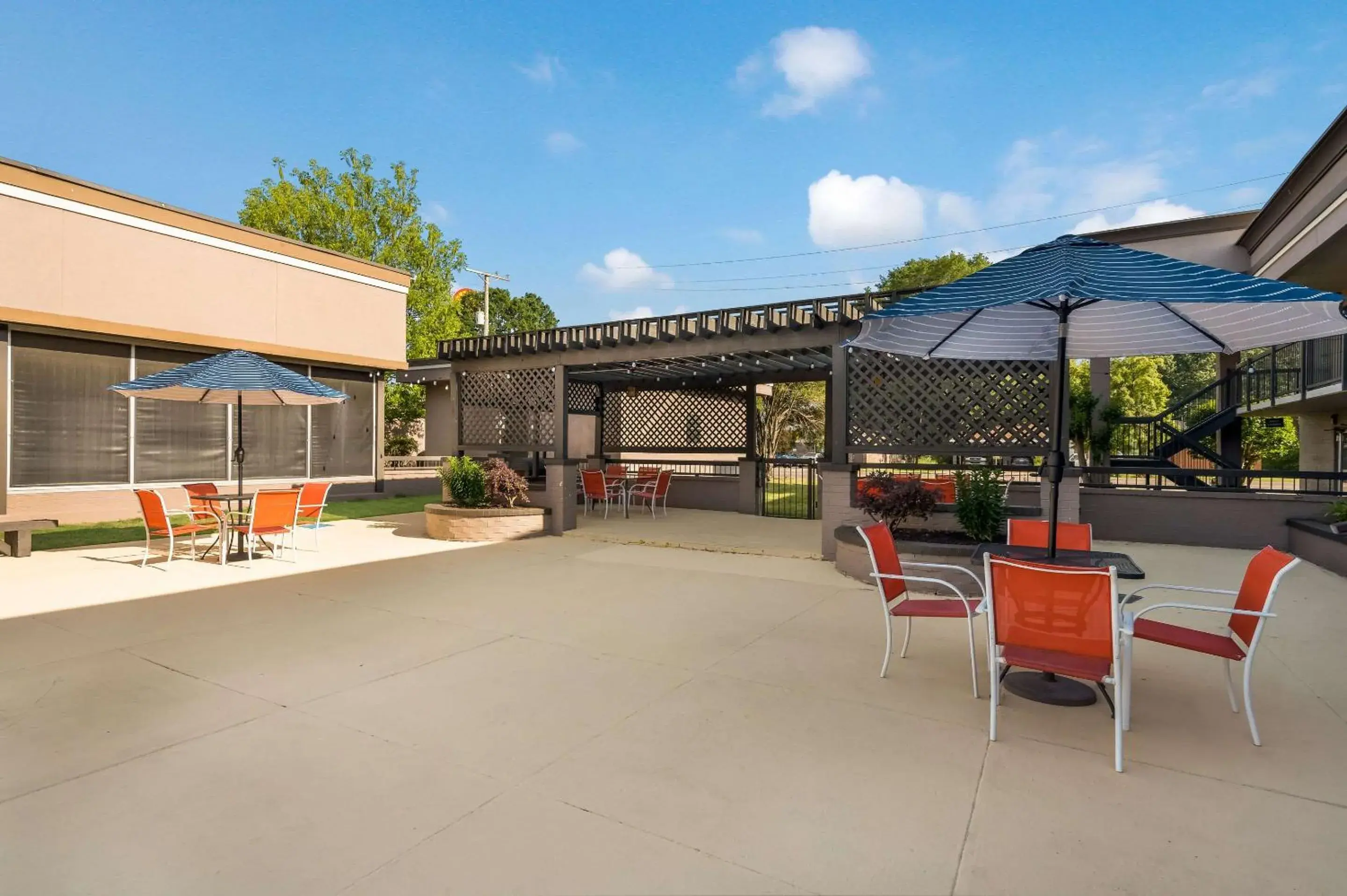 Swimming pool in Clarion Inn & Suites Russellville I-40 Swimming pool in Clarion Inn & Suites Russellville I-40