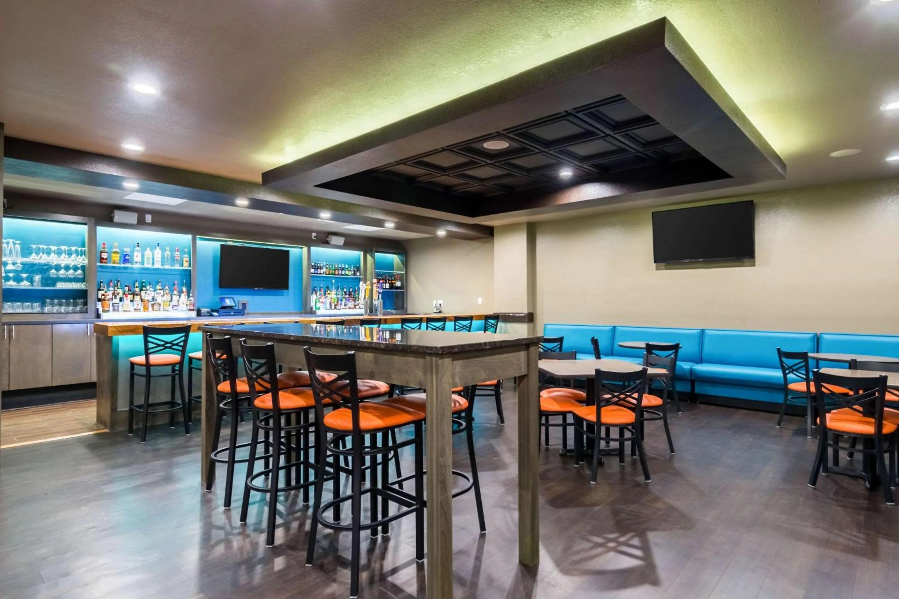 Lounge or bar in Clarion Inn & Suites Russellville I-40