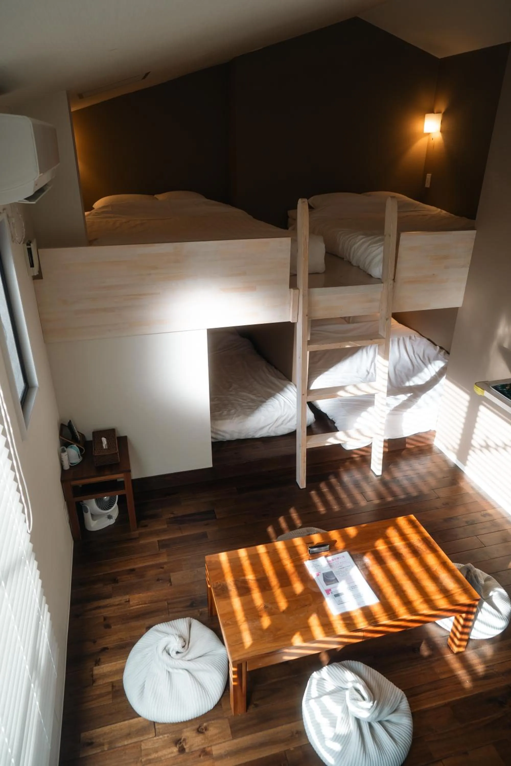 Bed in Condominium MIRAHAKONE