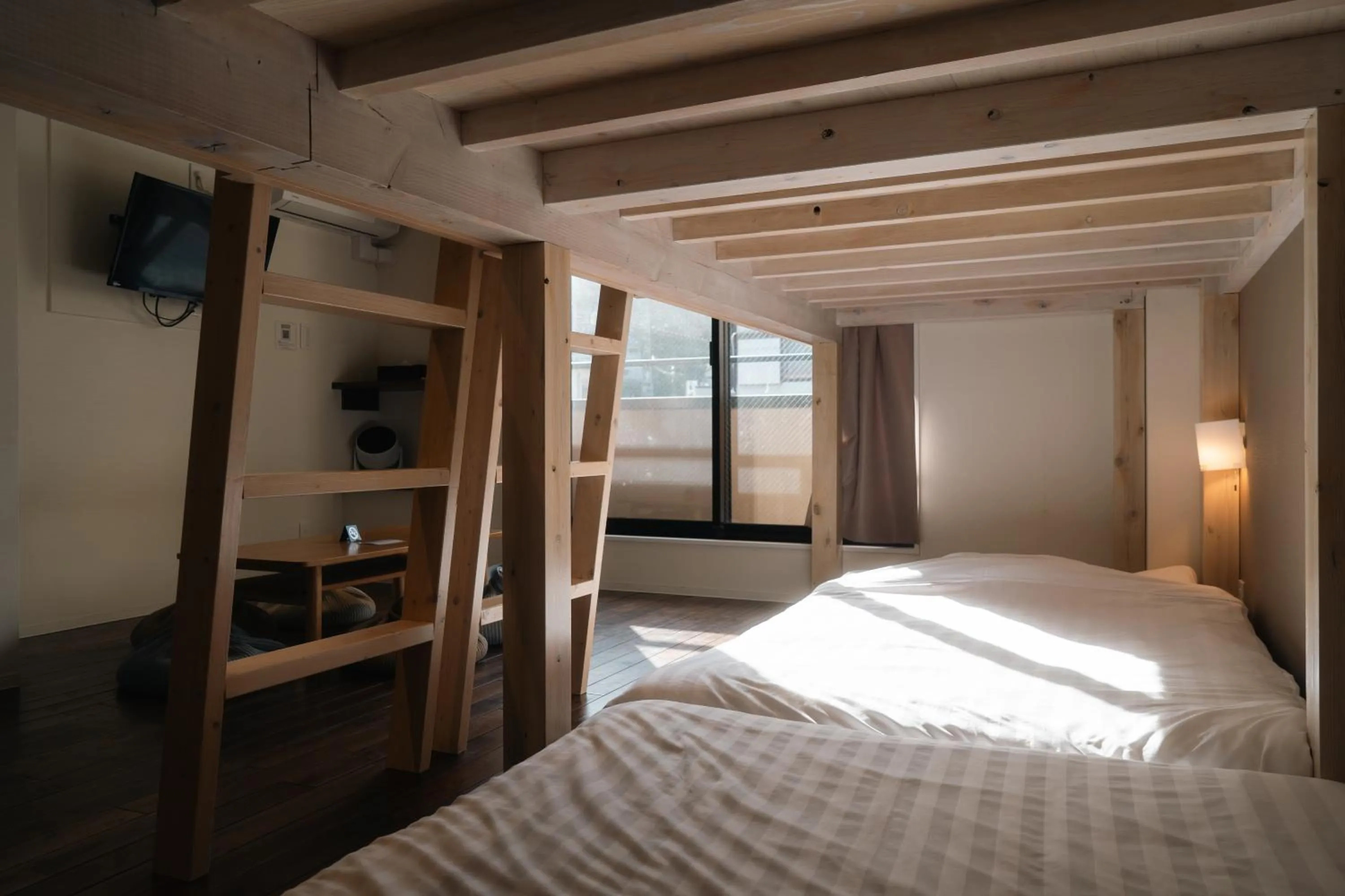 Bed in Condominium MIRAHAKONE