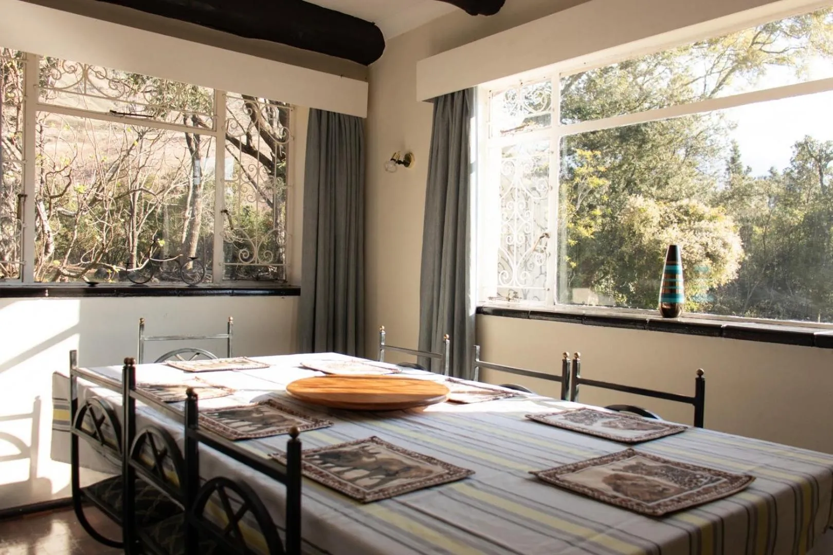 Dining area, Bed in Ondini Guest House