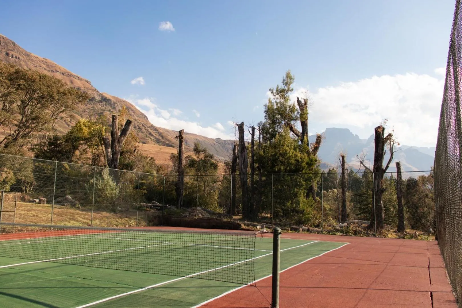 Tennis court in Ondini Guest House
