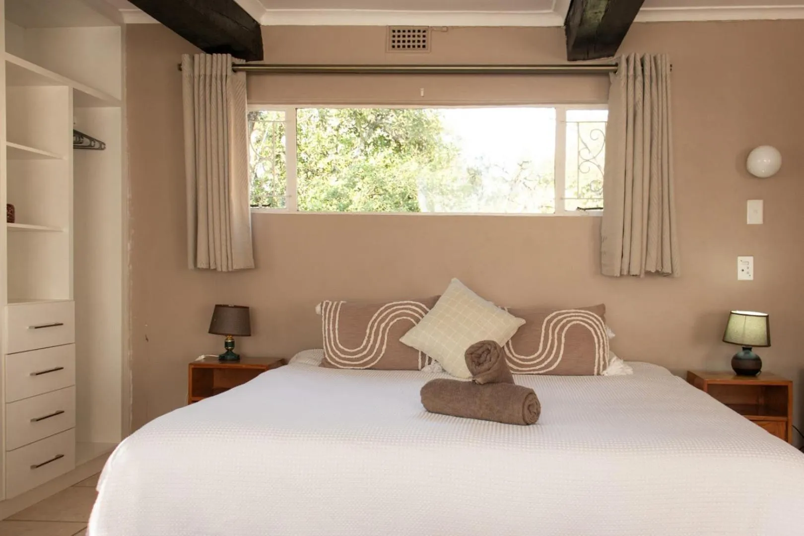 Bed in Ondini Guest House