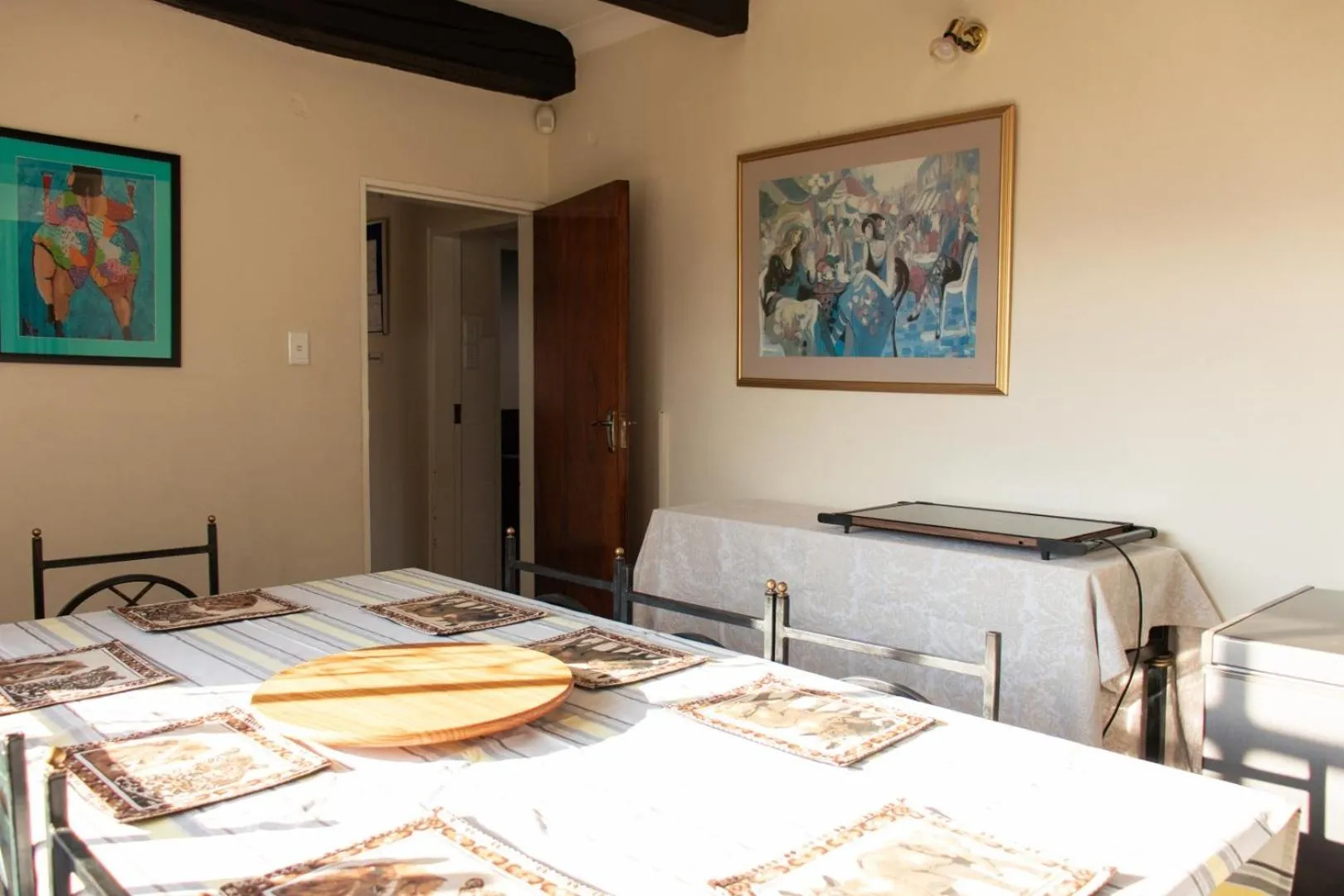 Dining area, Bed in Ondini Guest House