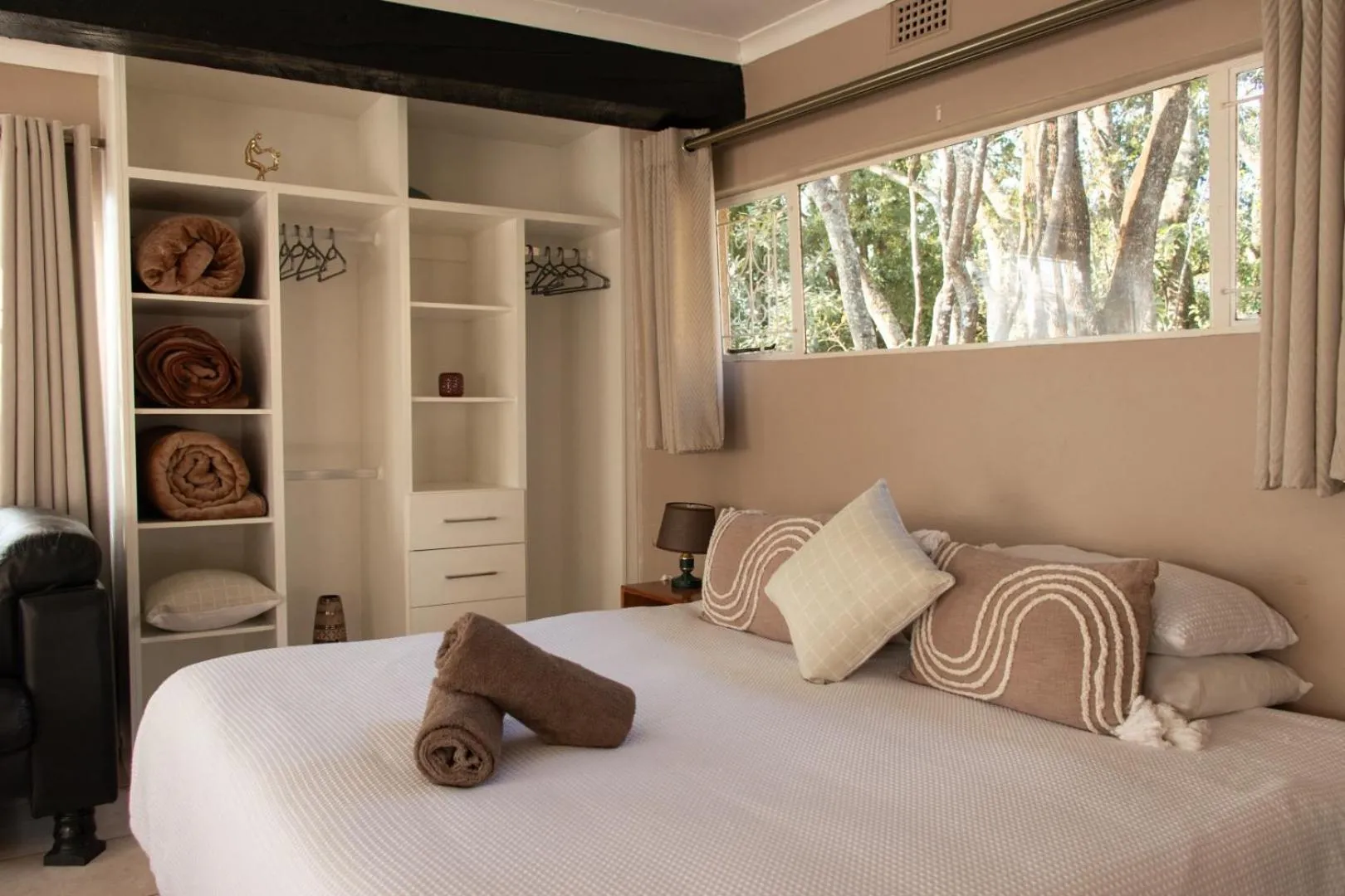 Bed in Ondini Guest House