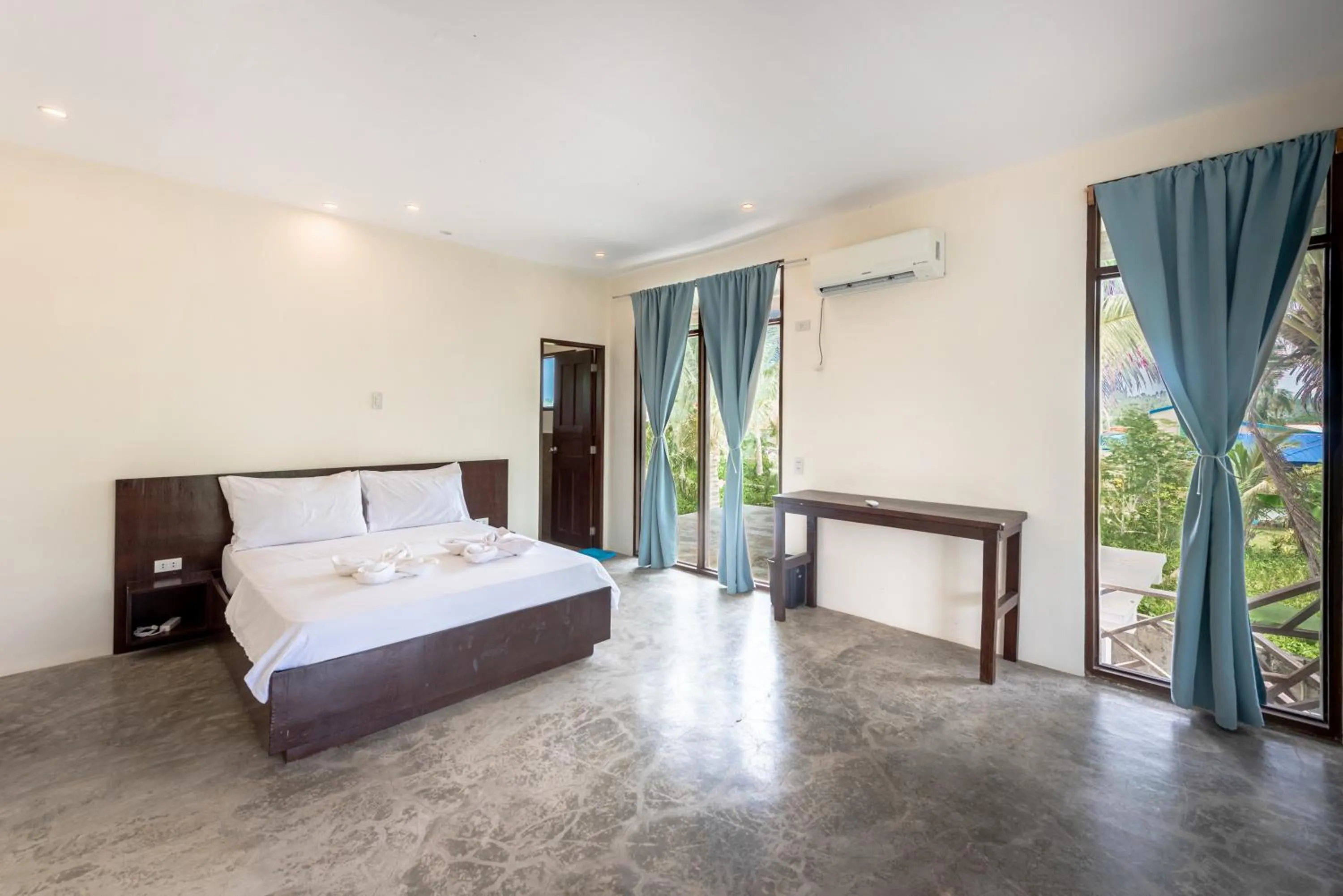 Bed in Ohana Resort Siargao