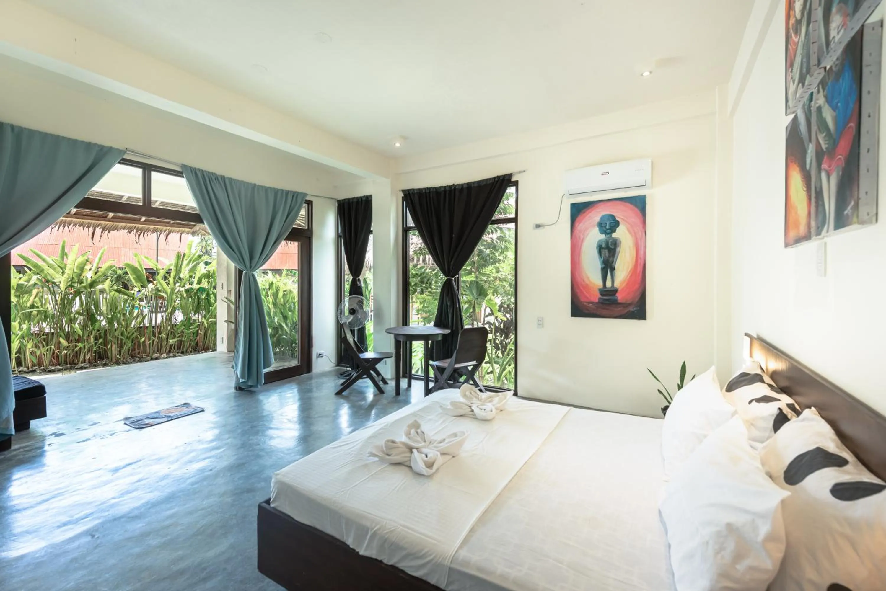 Bed in Ohana Resort Siargao