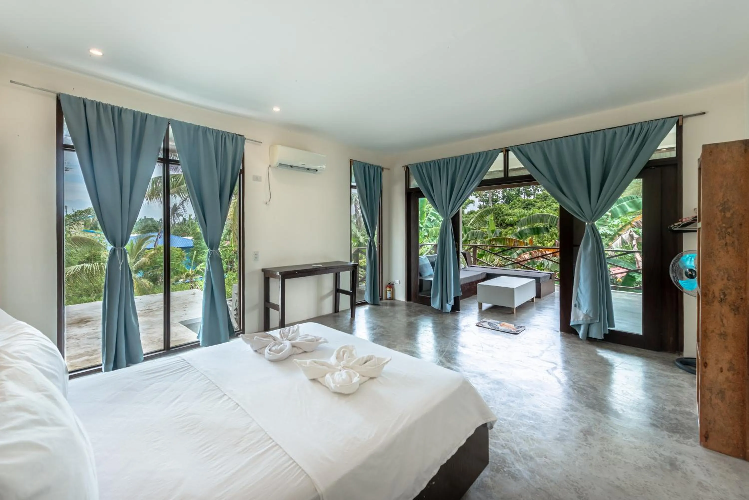 Bed in Ohana Resort Siargao