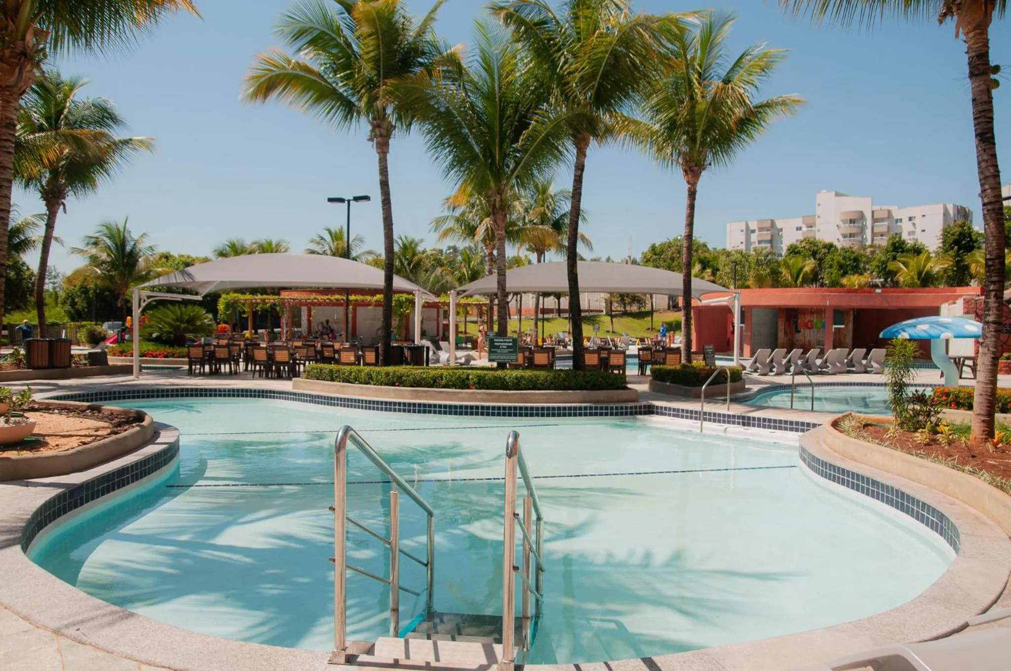 Swimming pool in Lagoa Quente Hotel - LAGOA OFICIAL