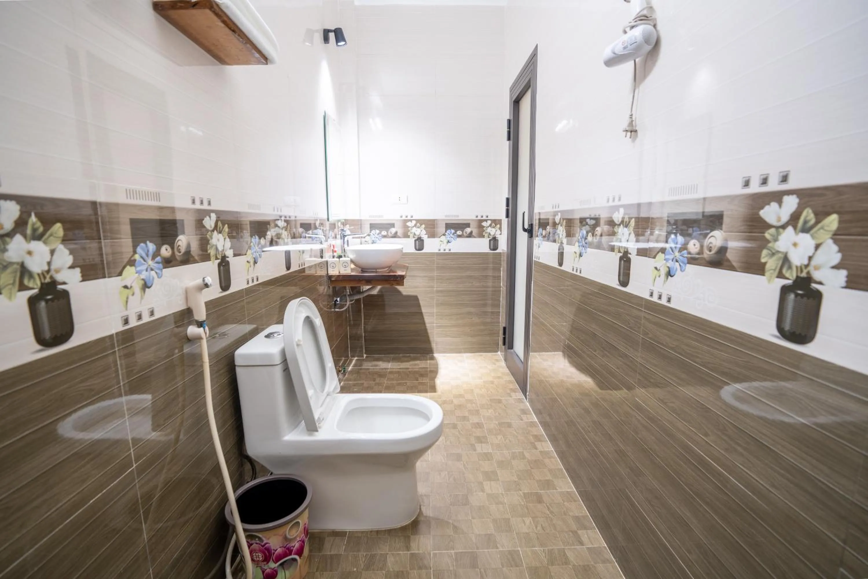 Shower in Phong Nha Ecolodge Homestay & Tours - Mountain View