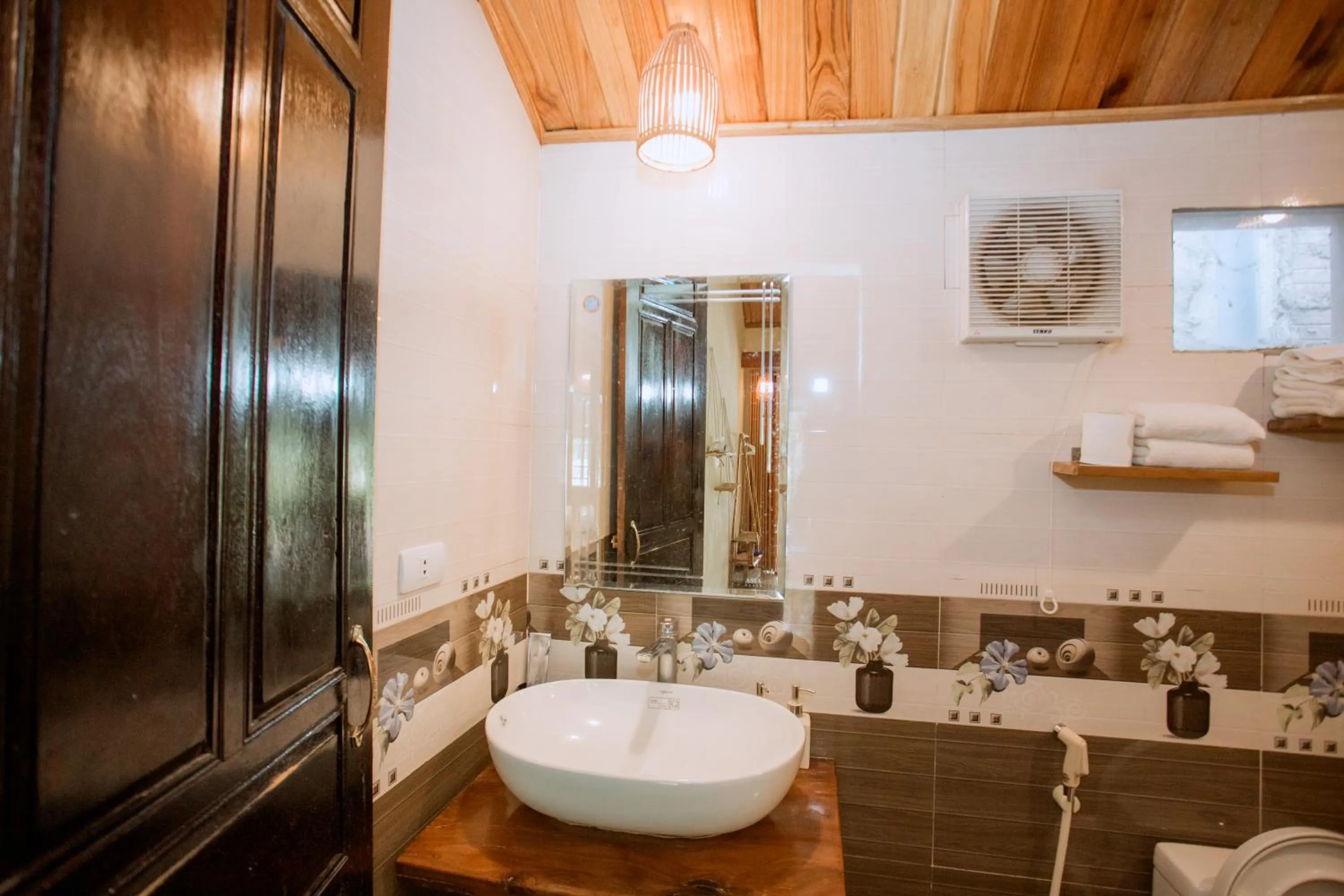 Bathroom in Phong Nha Ecolodge Homestay & Tours - Mountain View