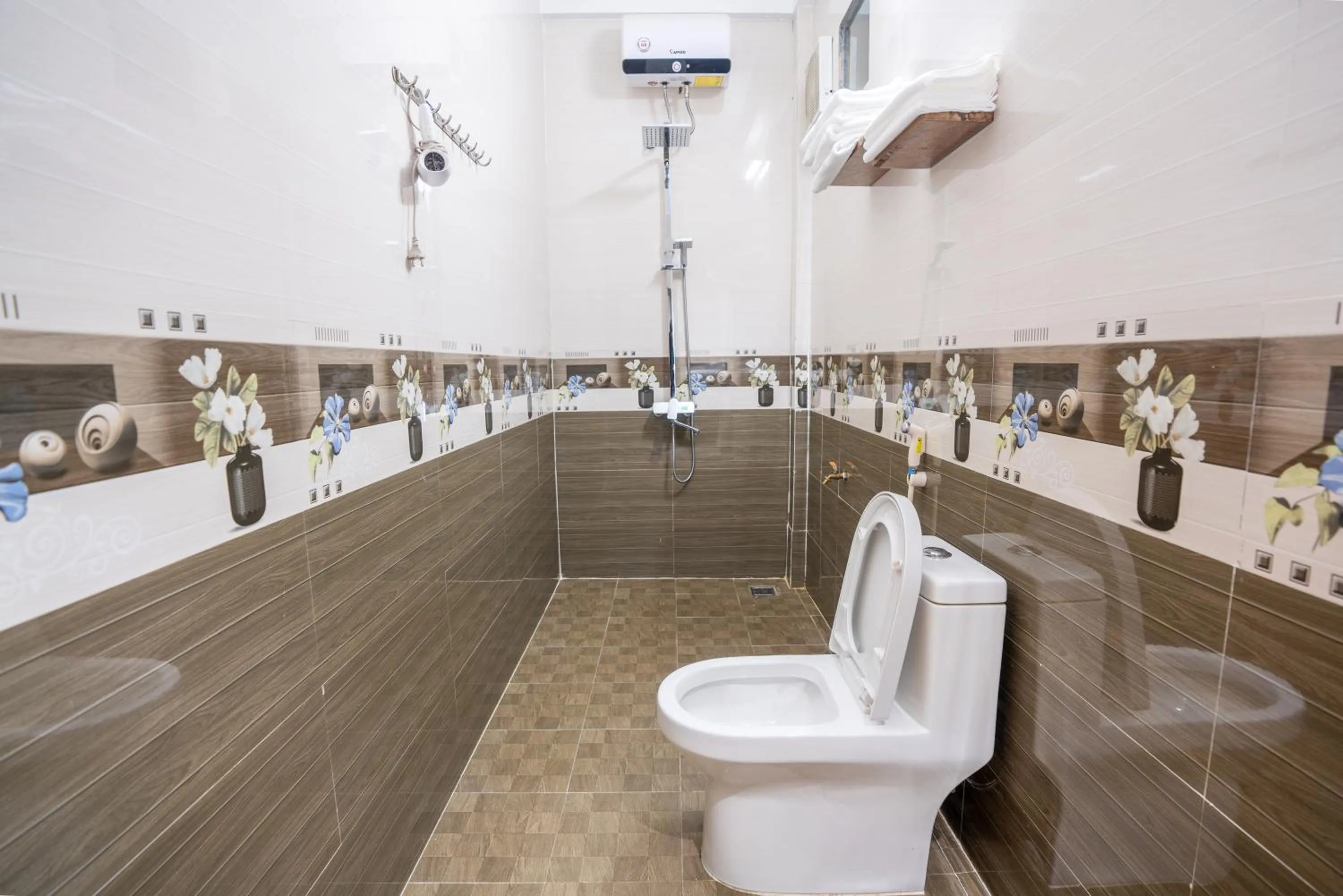 Shower in Phong Nha Ecolodge Homestay & Tours - Mountain View