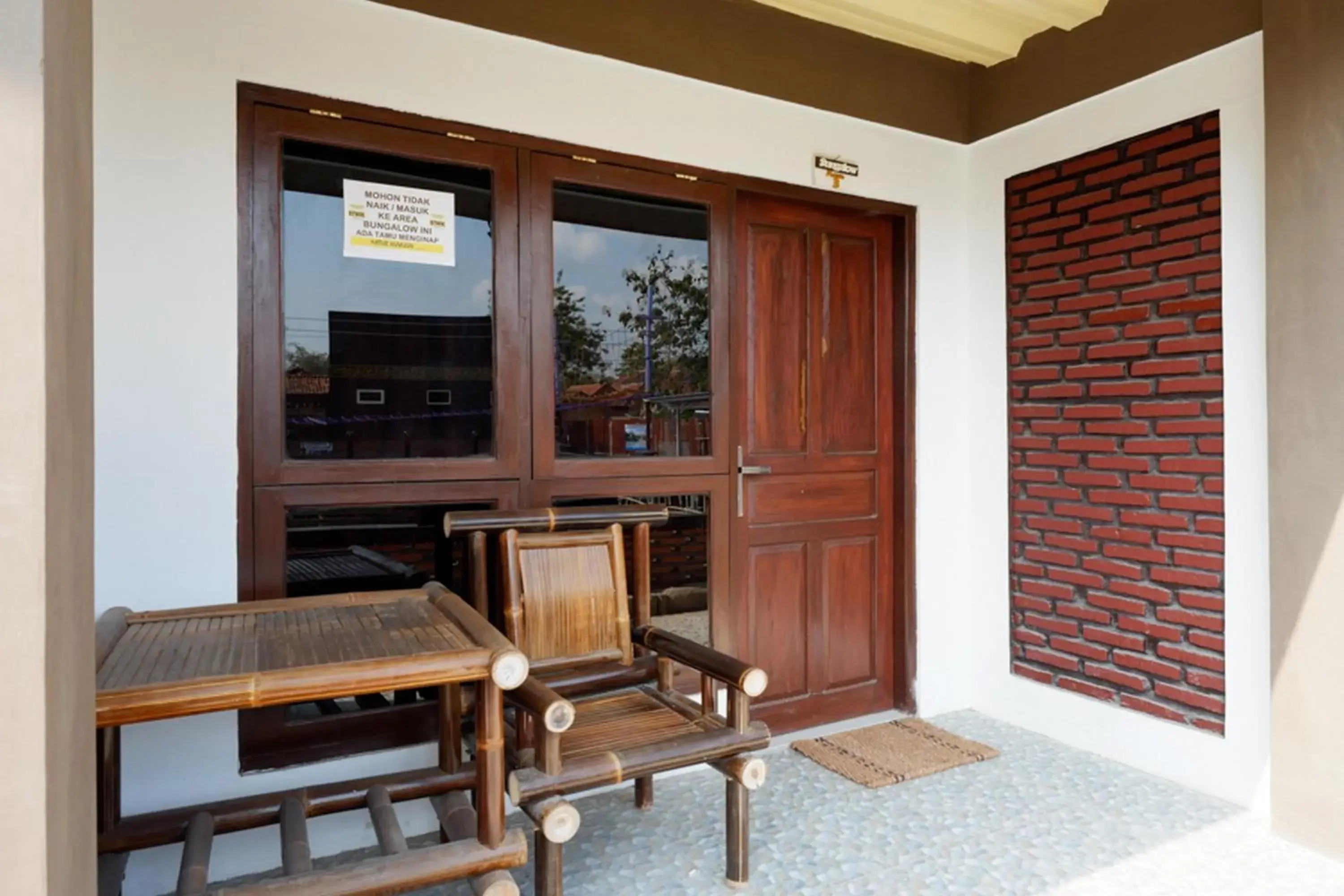 Property building in RedDoorz @ Kampoeng Etnik Kebumen 2 Property building in RedDoorz @ Kampoeng Etnik Kebumen 2