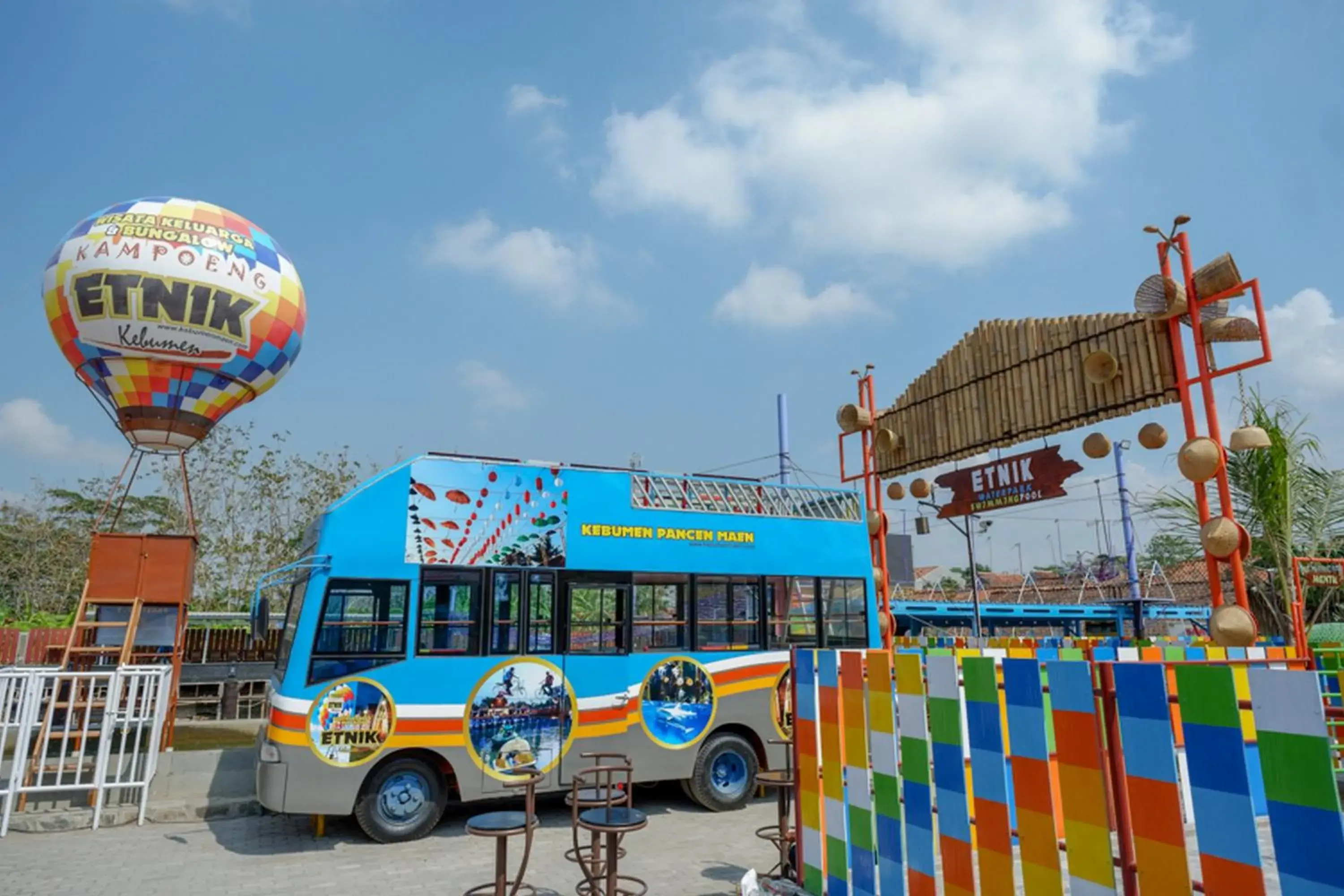 Property building in RedDoorz @ Kampoeng Etnik Kebumen 2 Property building in RedDoorz @ Kampoeng Etnik Kebumen 2