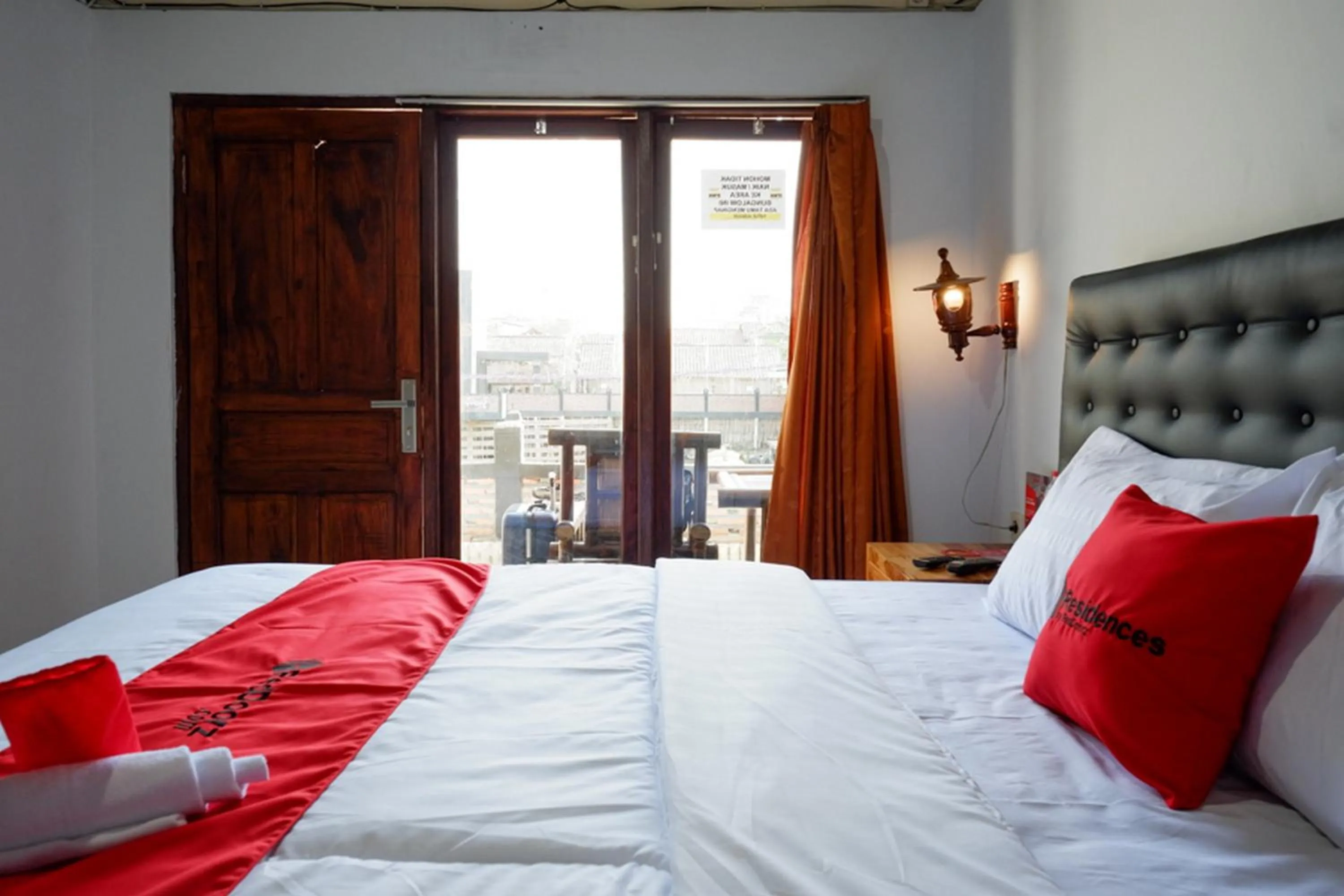 Bedroom, Bed in RedDoorz @ Kampoeng Etnik Kebumen 2