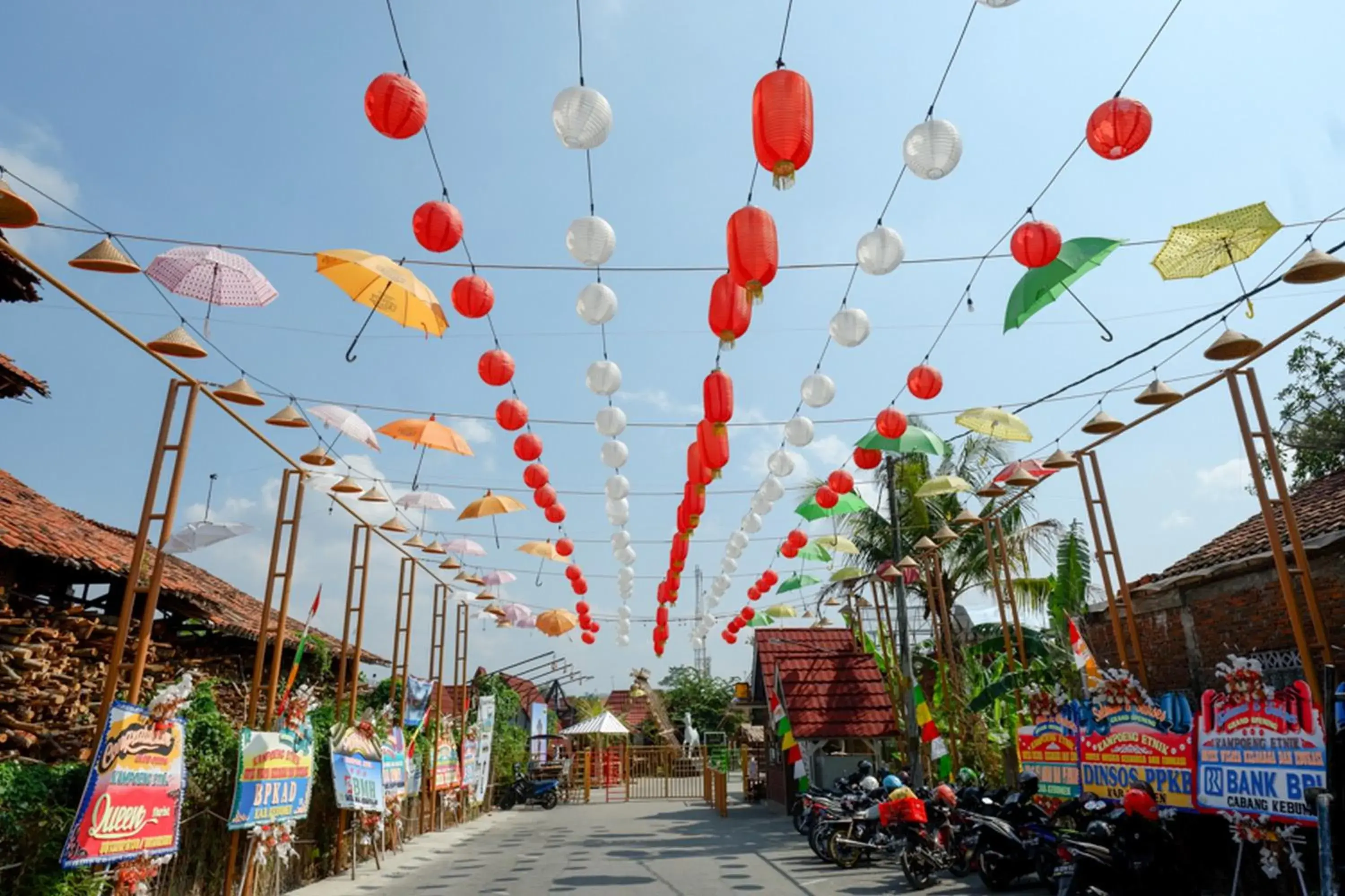 Property building in RedDoorz @ Kampoeng Etnik Kebumen 2 Property building in RedDoorz @ Kampoeng Etnik Kebumen 2