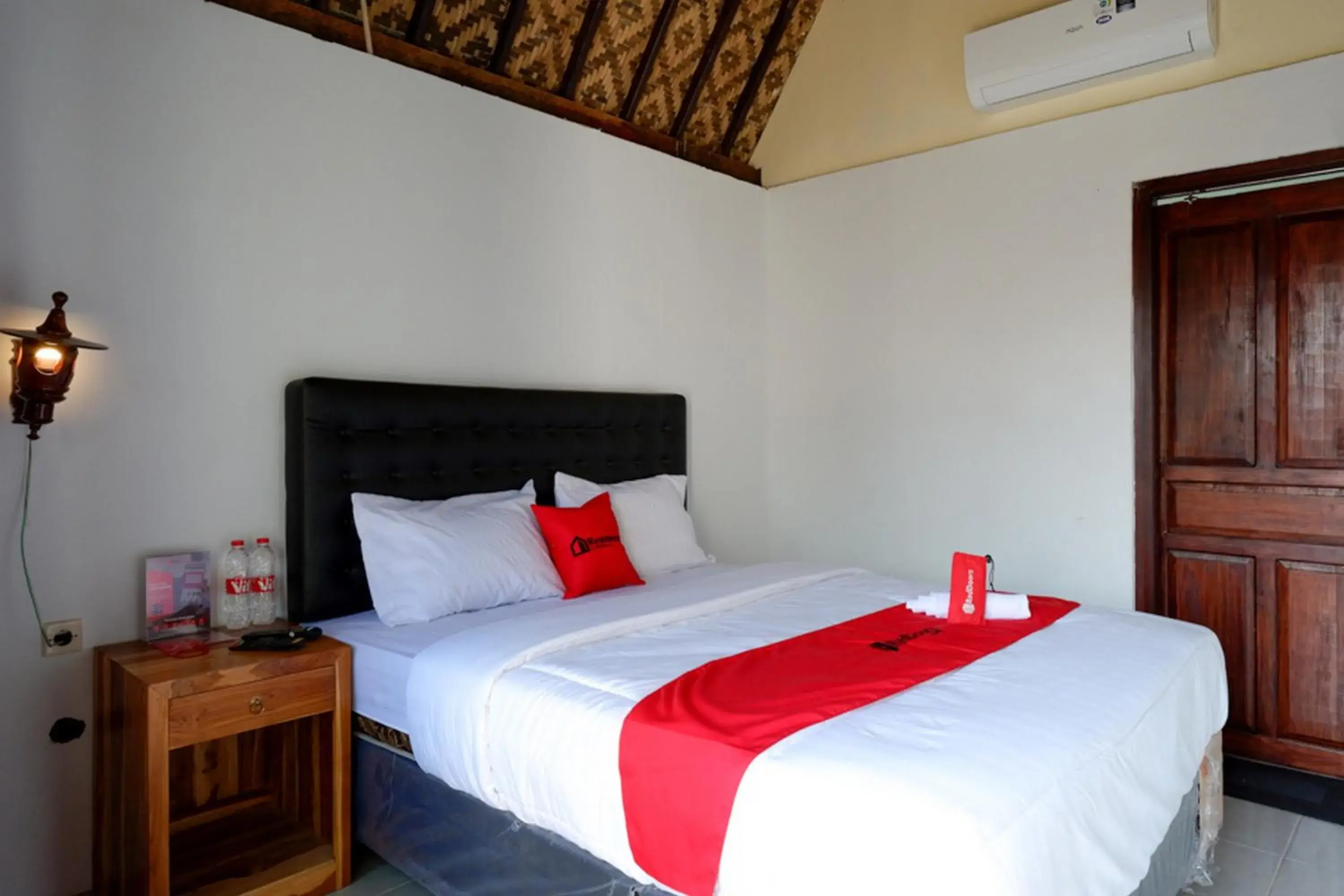 Bedroom, Bed in RedDoorz @ Kampoeng Etnik Kebumen 2 Bedroom, Bed in RedDoorz @ Kampoeng Etnik Kebumen 2