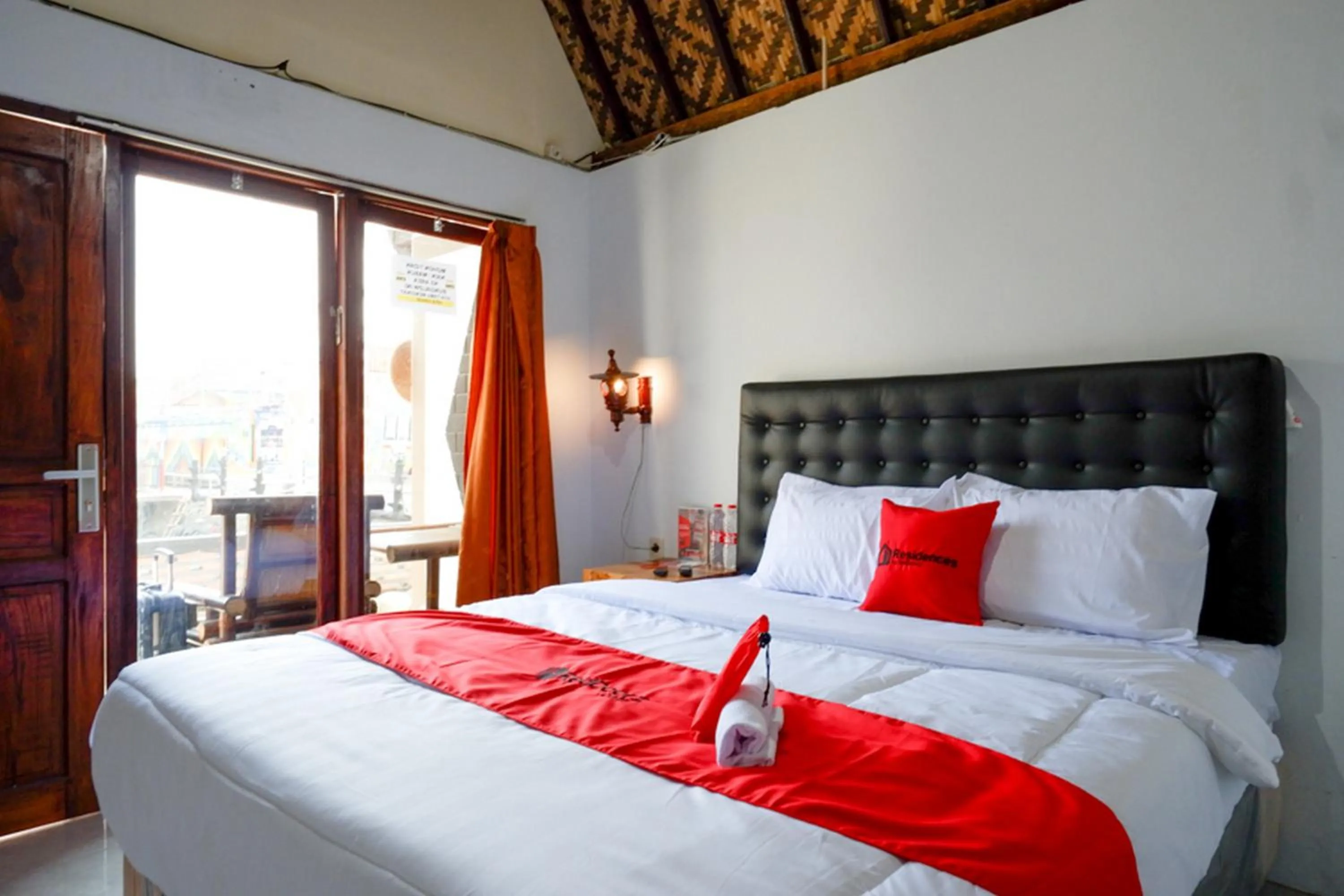 Bedroom, Bed in RedDoorz @ Kampoeng Etnik Kebumen 2