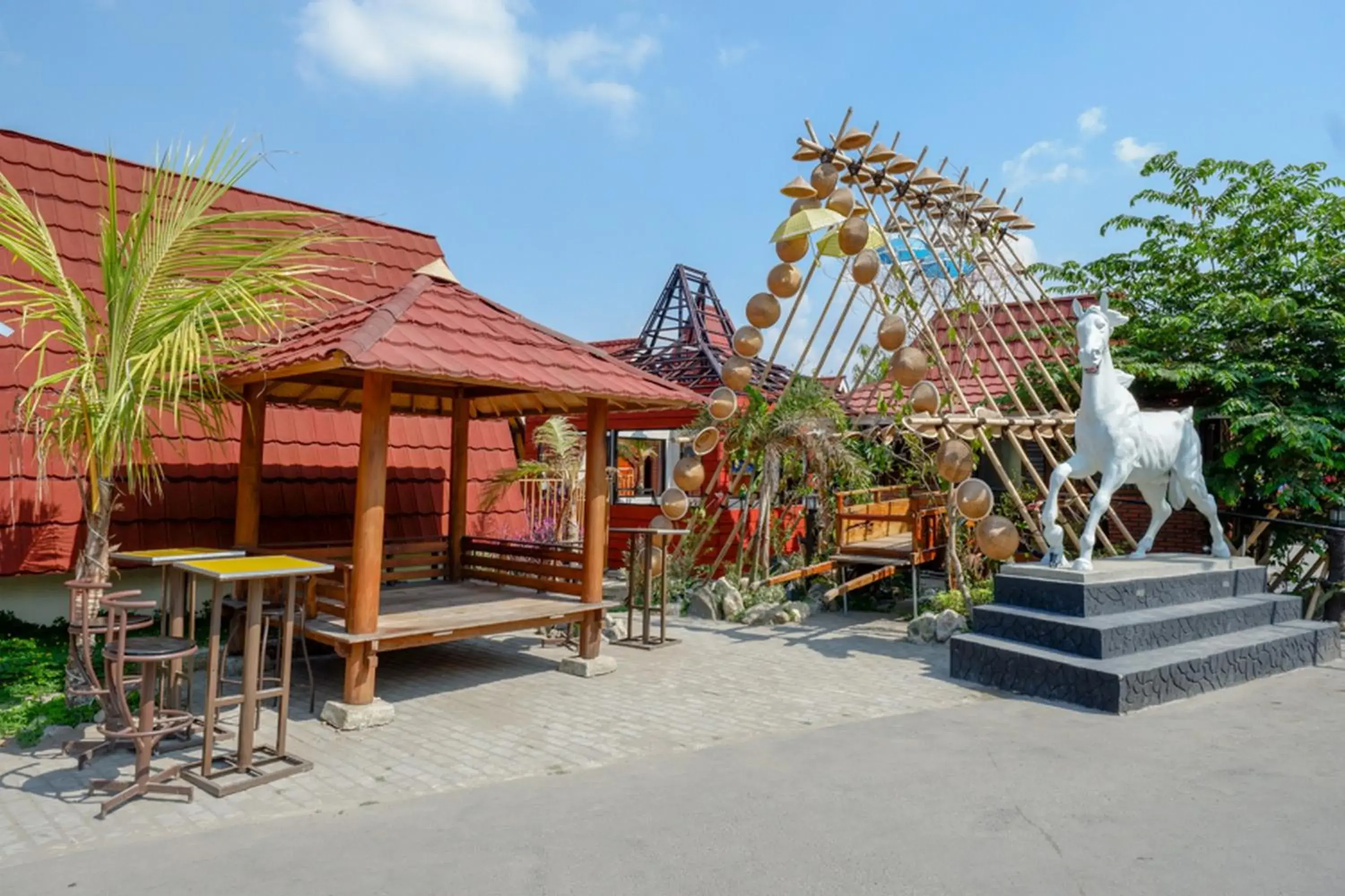 Property building in RedDoorz @ Kampoeng Etnik Kebumen 2 Property building in RedDoorz @ Kampoeng Etnik Kebumen 2