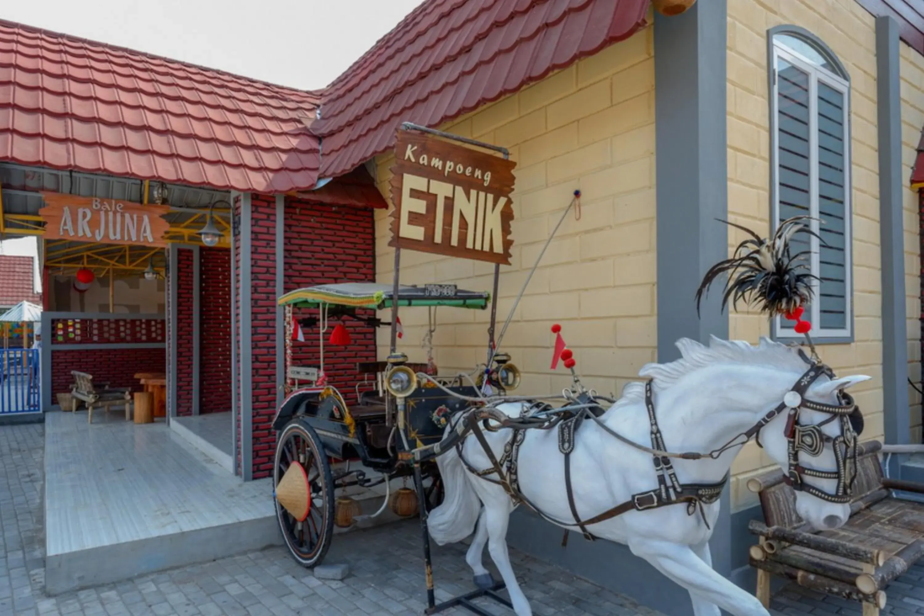 Property building in RedDoorz @ Kampoeng Etnik Kebumen 2 Property building in RedDoorz @ Kampoeng Etnik Kebumen 2