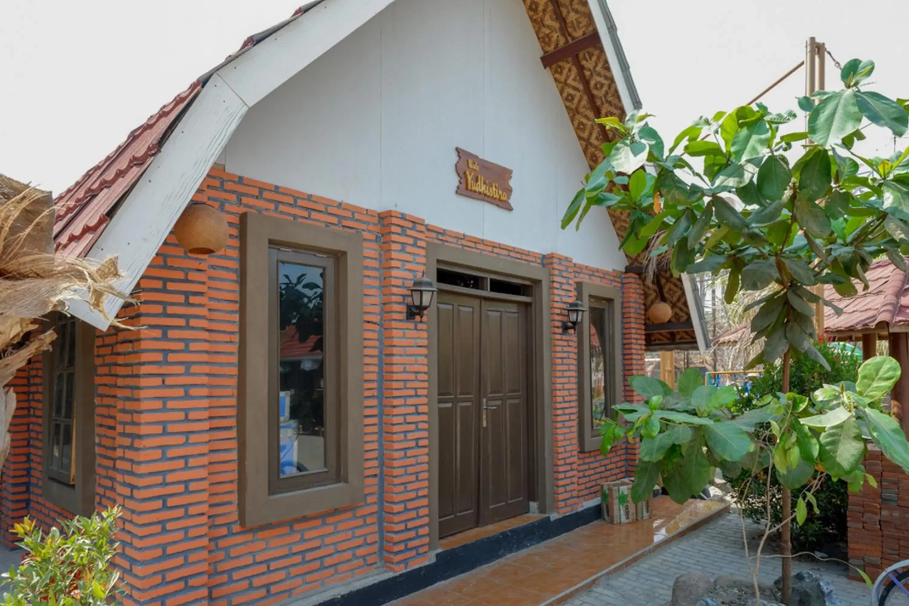 Property building in RedDoorz @ Kampoeng Etnik Kebumen 2 Property building in RedDoorz @ Kampoeng Etnik Kebumen 2