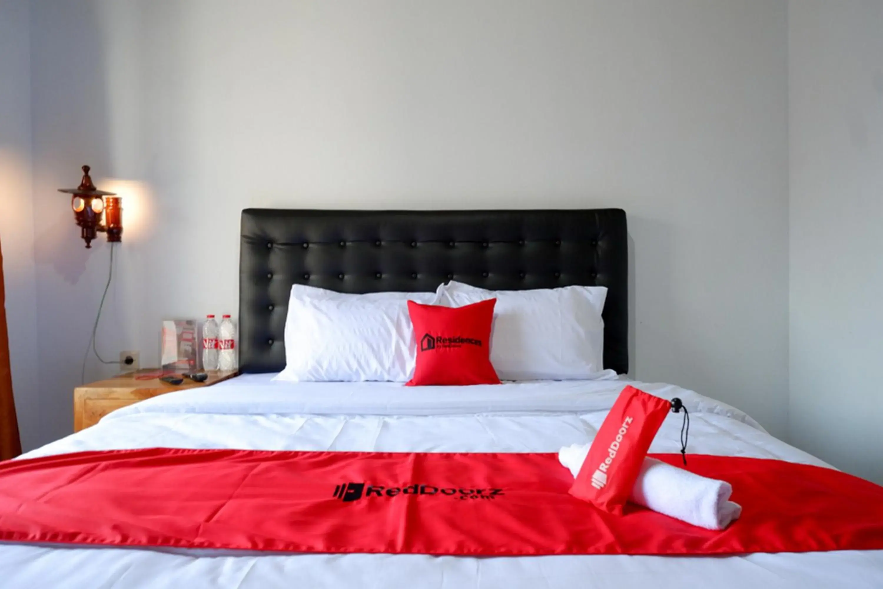 Bedroom, Bed in RedDoorz @ Kampoeng Etnik Kebumen 2 Bedroom, Bed in RedDoorz @ Kampoeng Etnik Kebumen 2