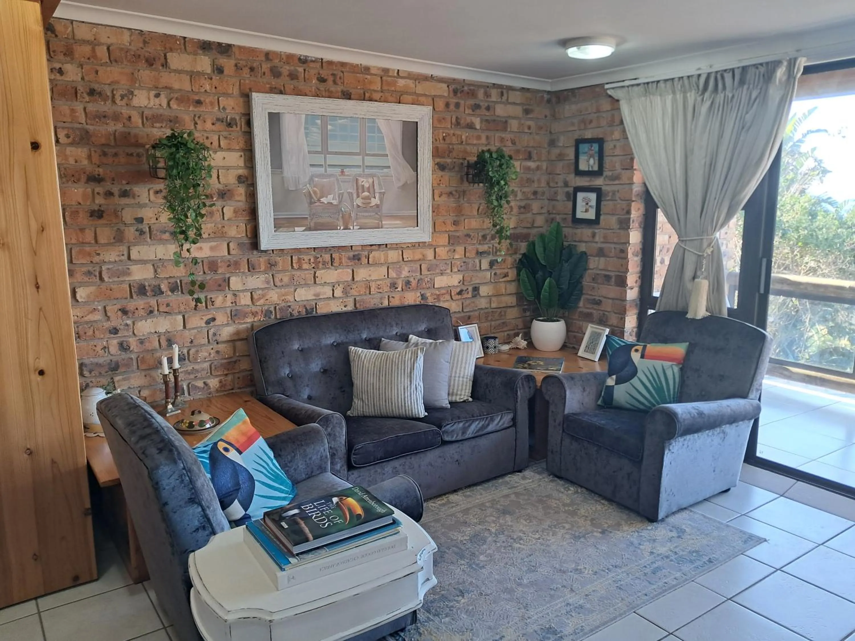 Seating area in IRONWOOD LODGE