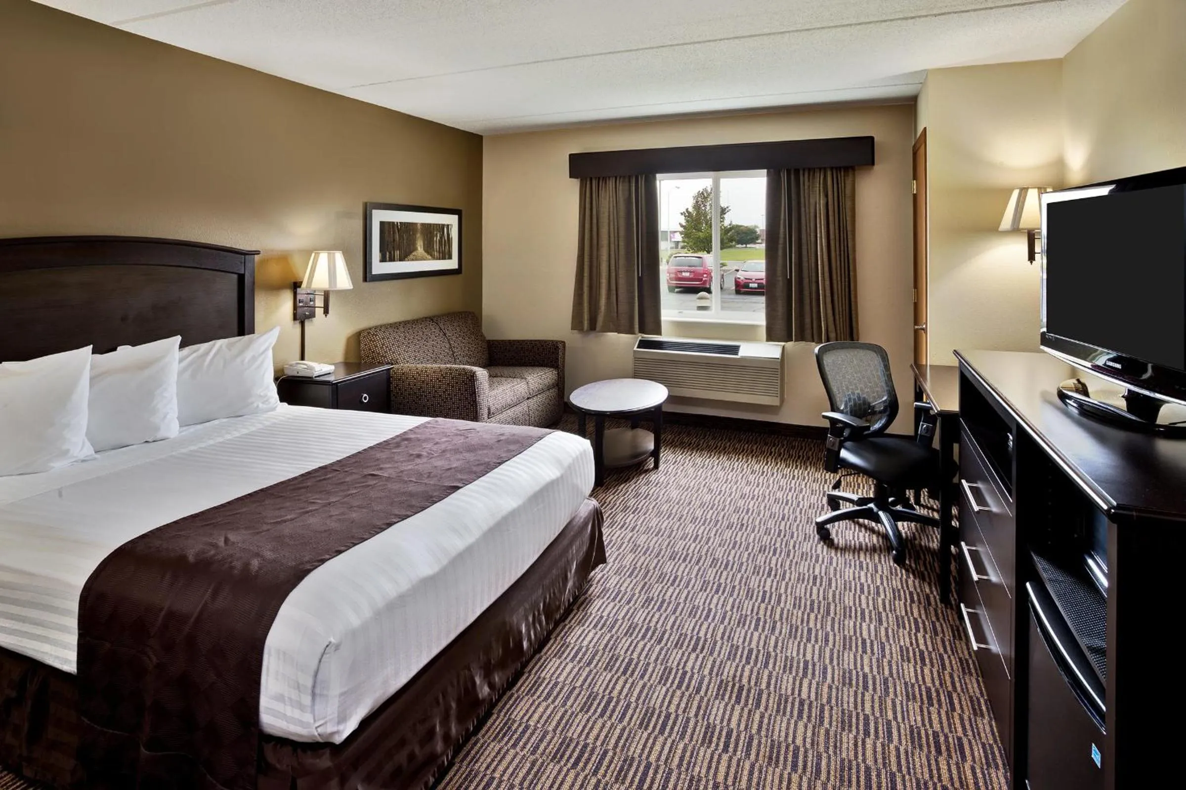 Photo of the whole room, Bed in AmericInn by Wyndham Beaver Dam