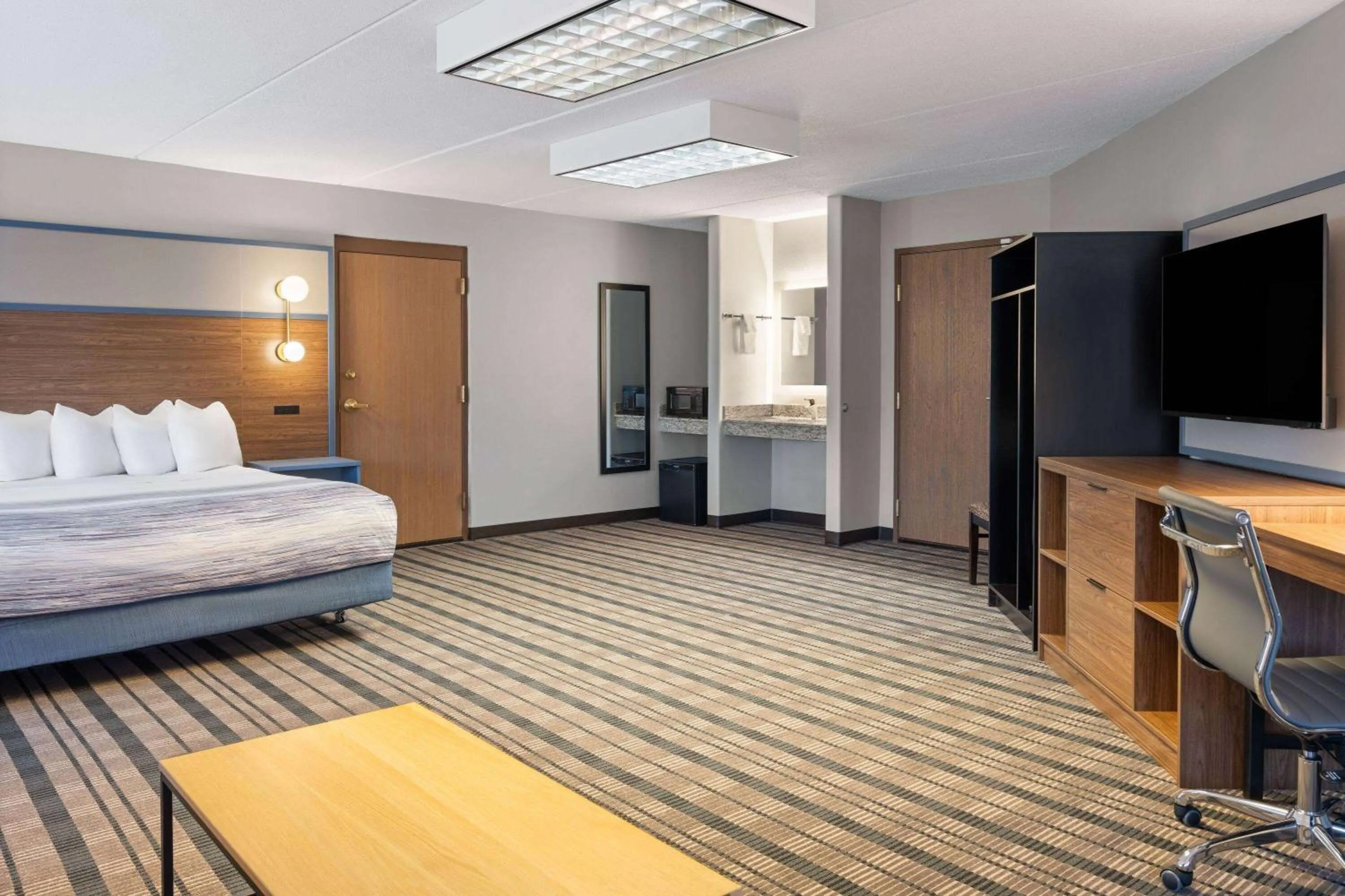 Photo of the whole room, Bed in AmericInn by Wyndham Beaver Dam