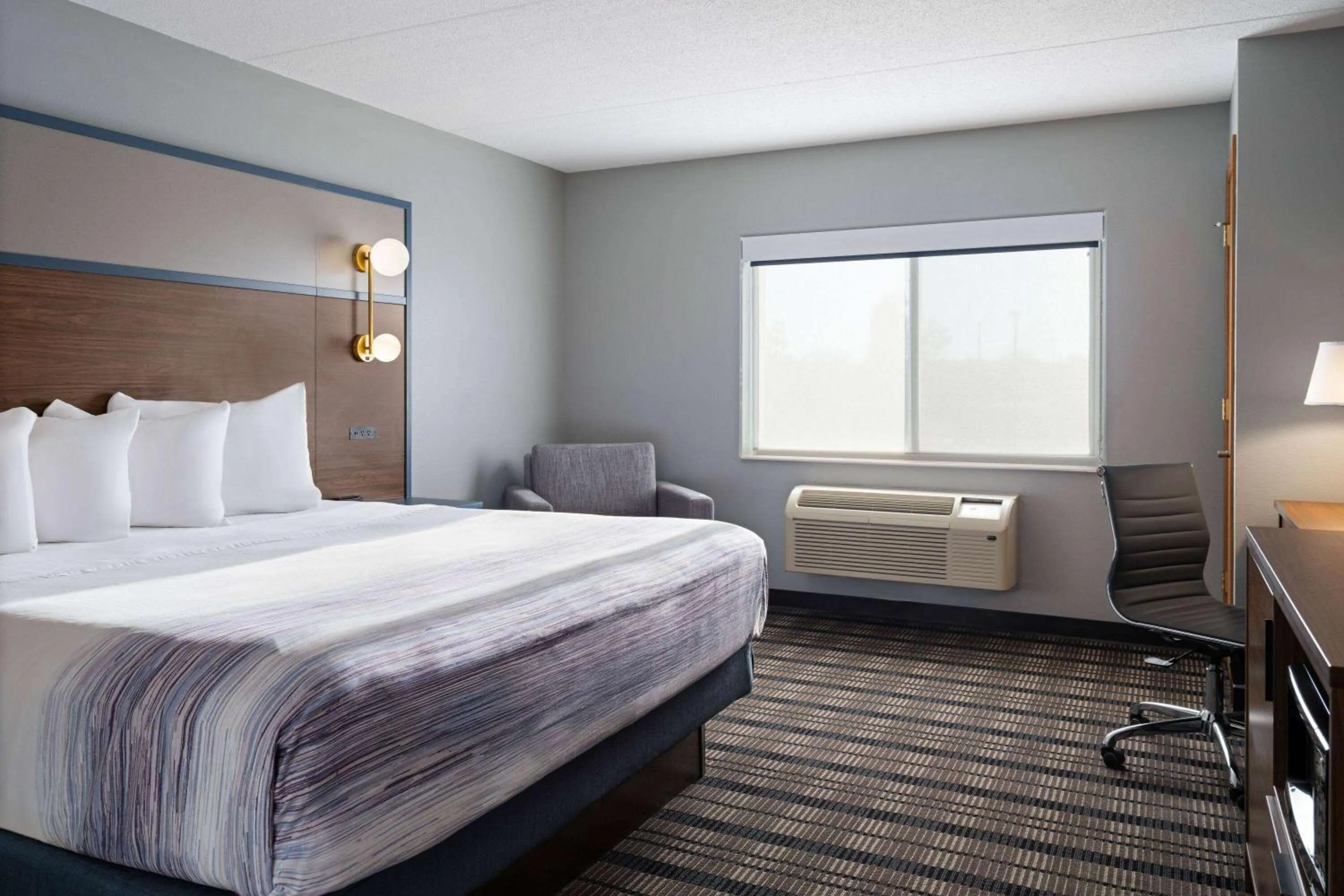 Photo of the whole room, Bed in AmericInn by Wyndham Beaver Dam