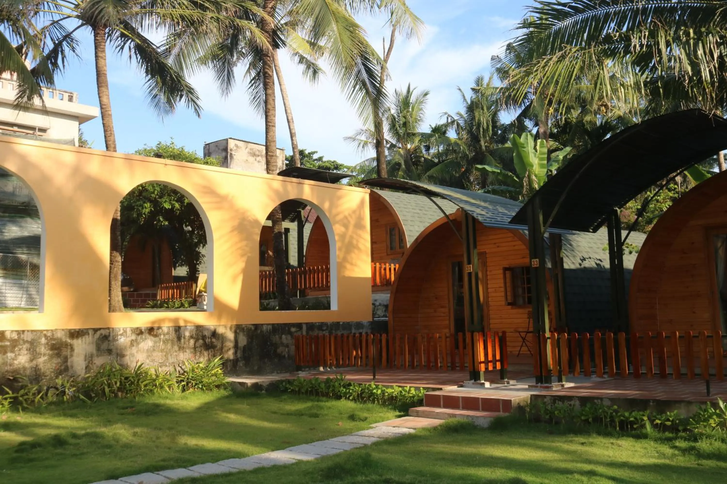 Property building in Vida Loca Sunset Beach Resort