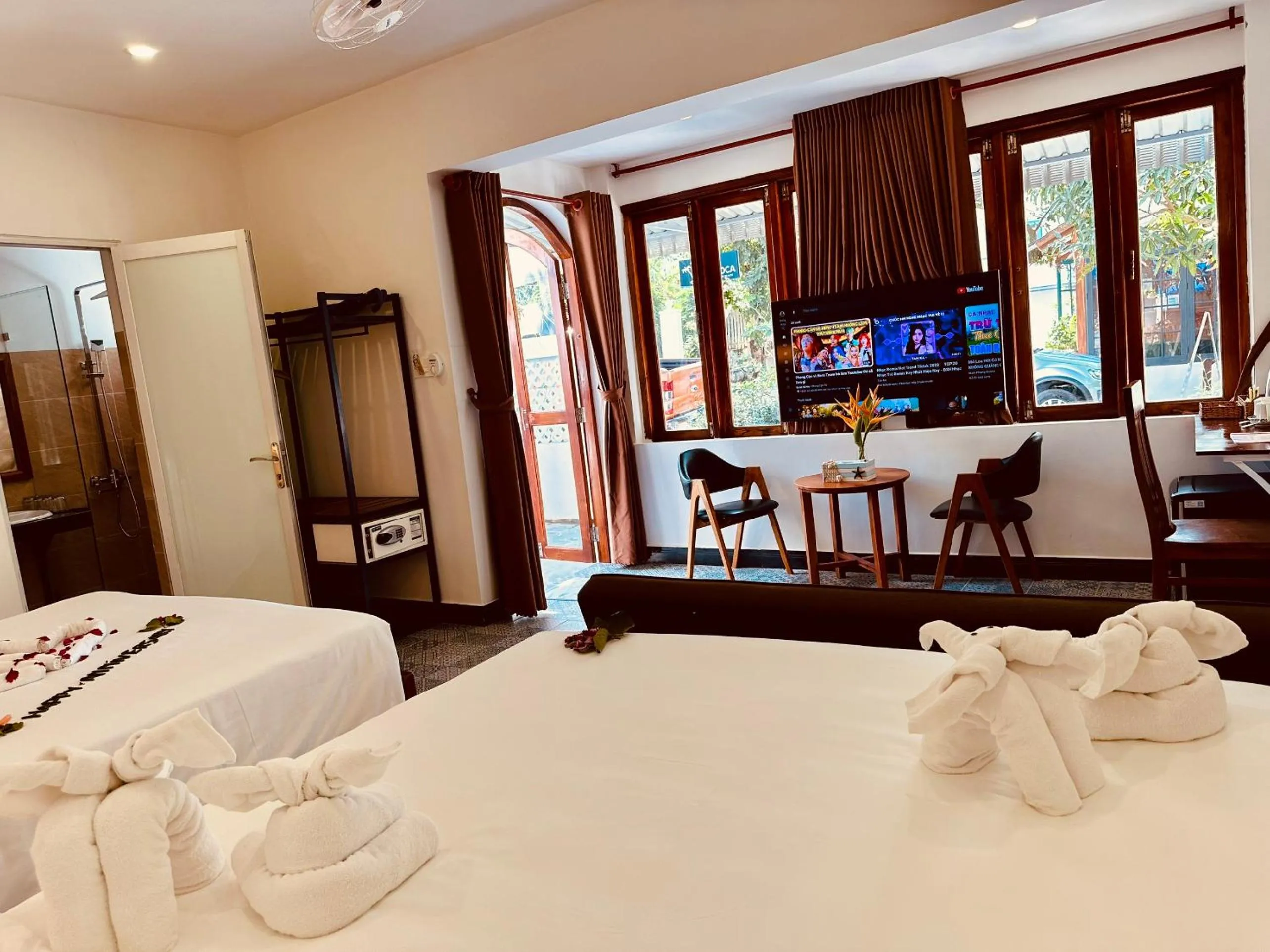 Bedroom, Bed in Vida Loca Sunset Beach Resort