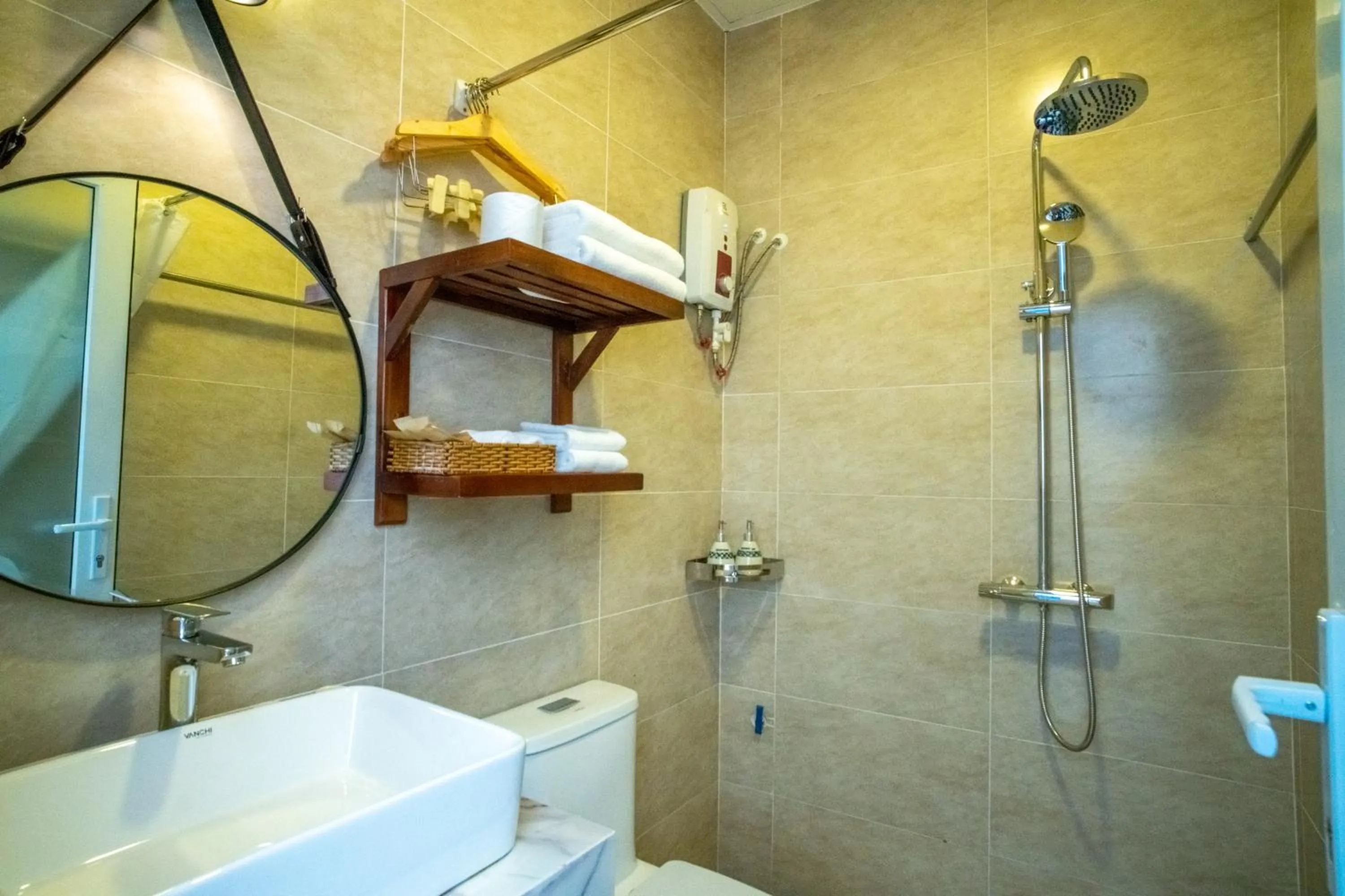 Shower in Vida Loca Sunset Beach Resort